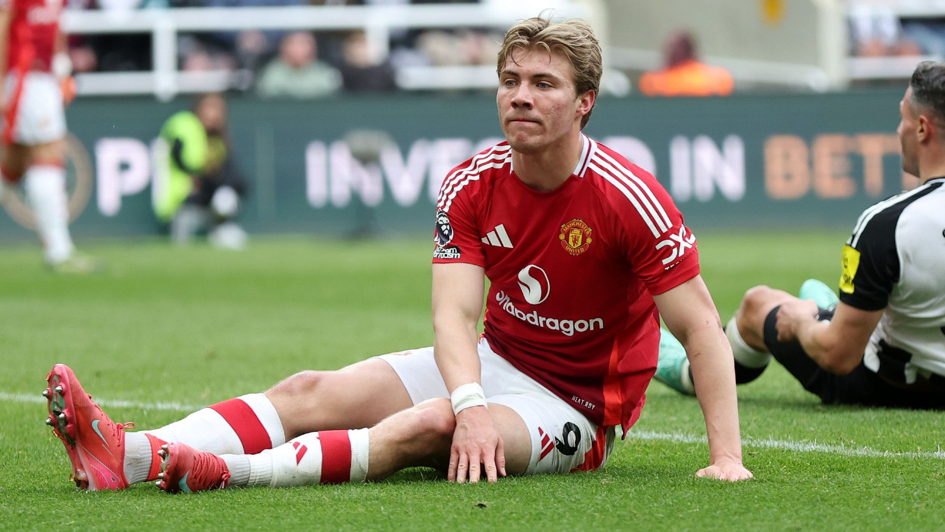 Man Utd change stance on Rasmus Hojlund transfer as AC Milan, Inter and Juventus given boost in hopes to bring struggling striker back to Serie A