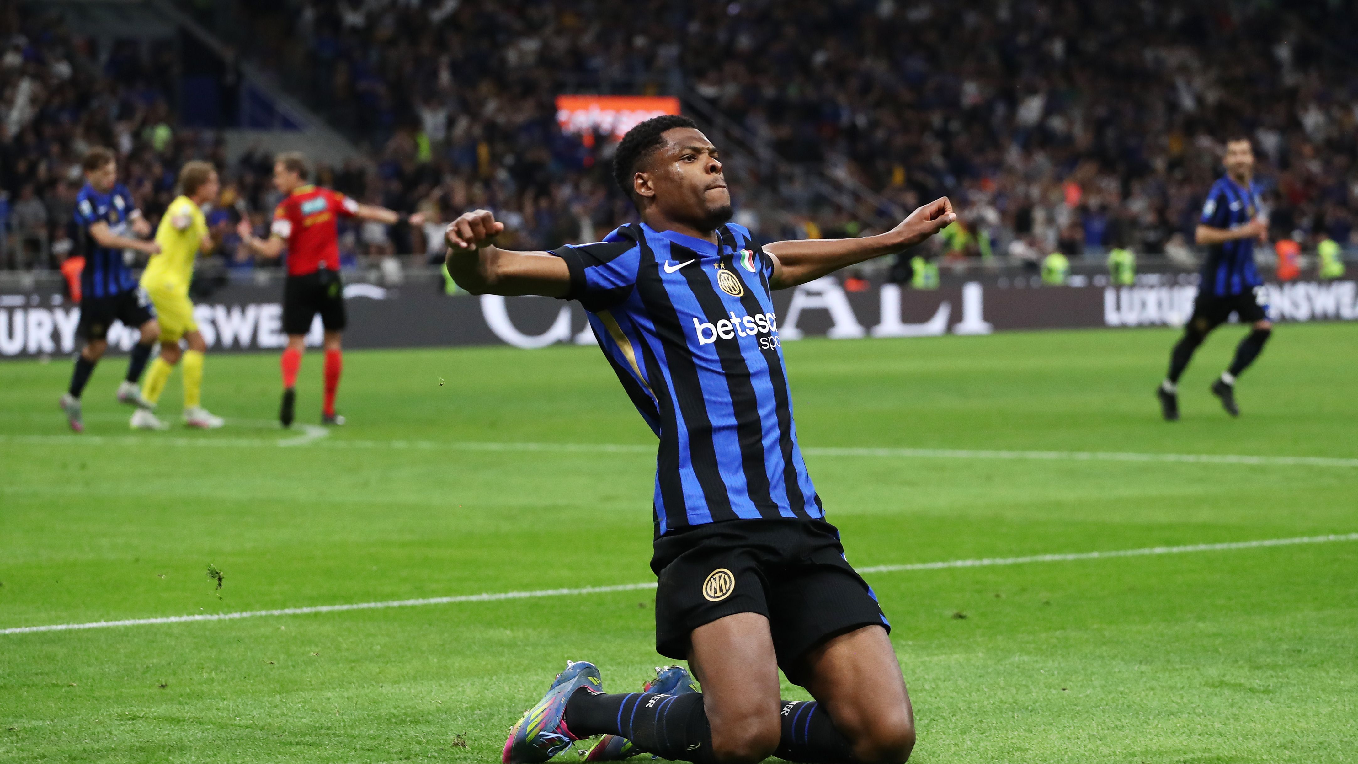 Barcelona drop Denzel Dumfries interest despite Inter star's approach with Catalan side fighting to keep Man City target Jules Kounde