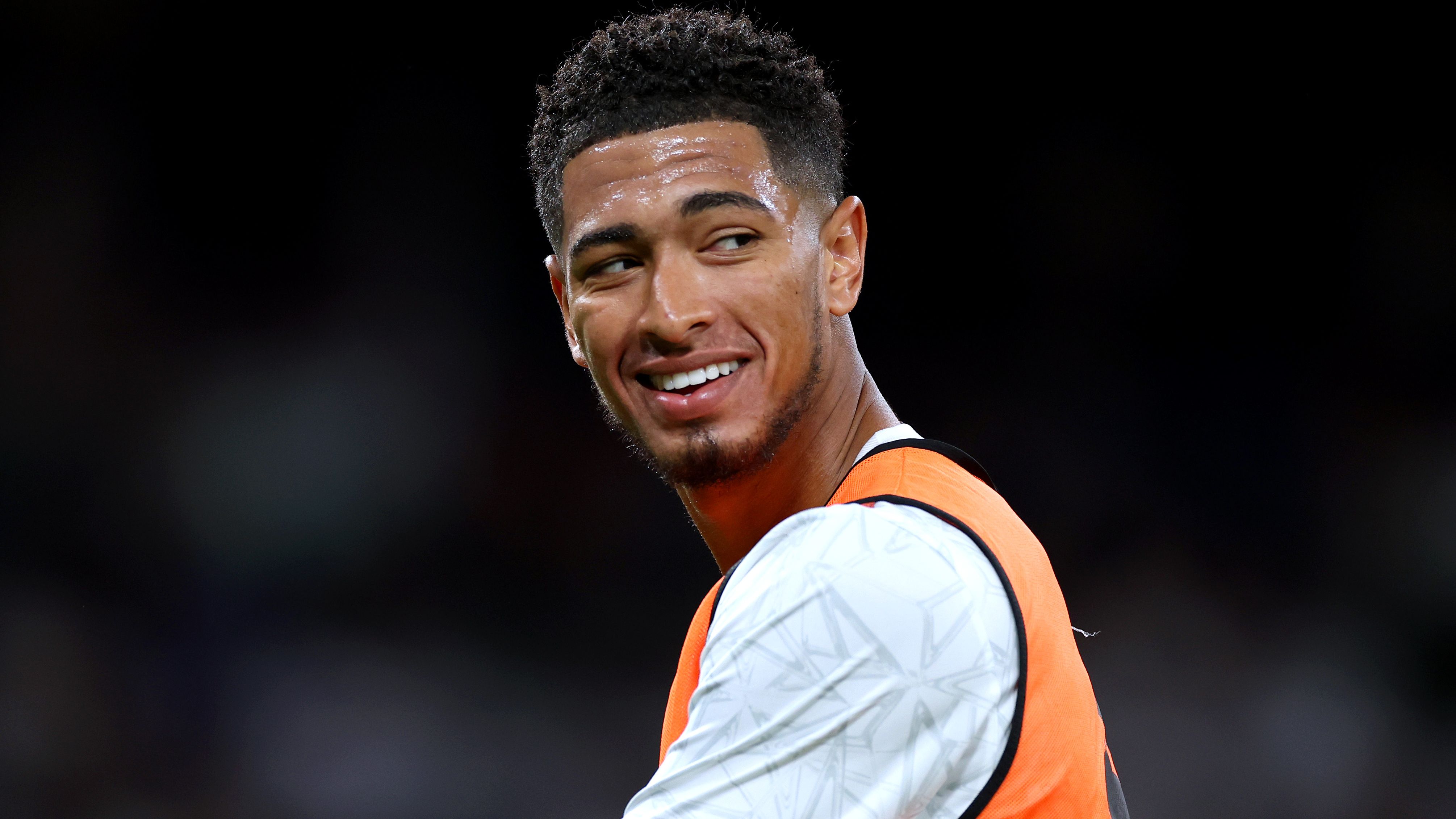 Jude Bellingham becomes a Wycombe fan! Injured Real Madrid star pays visit to League One club to reunite with former youth coach Mike Dodds