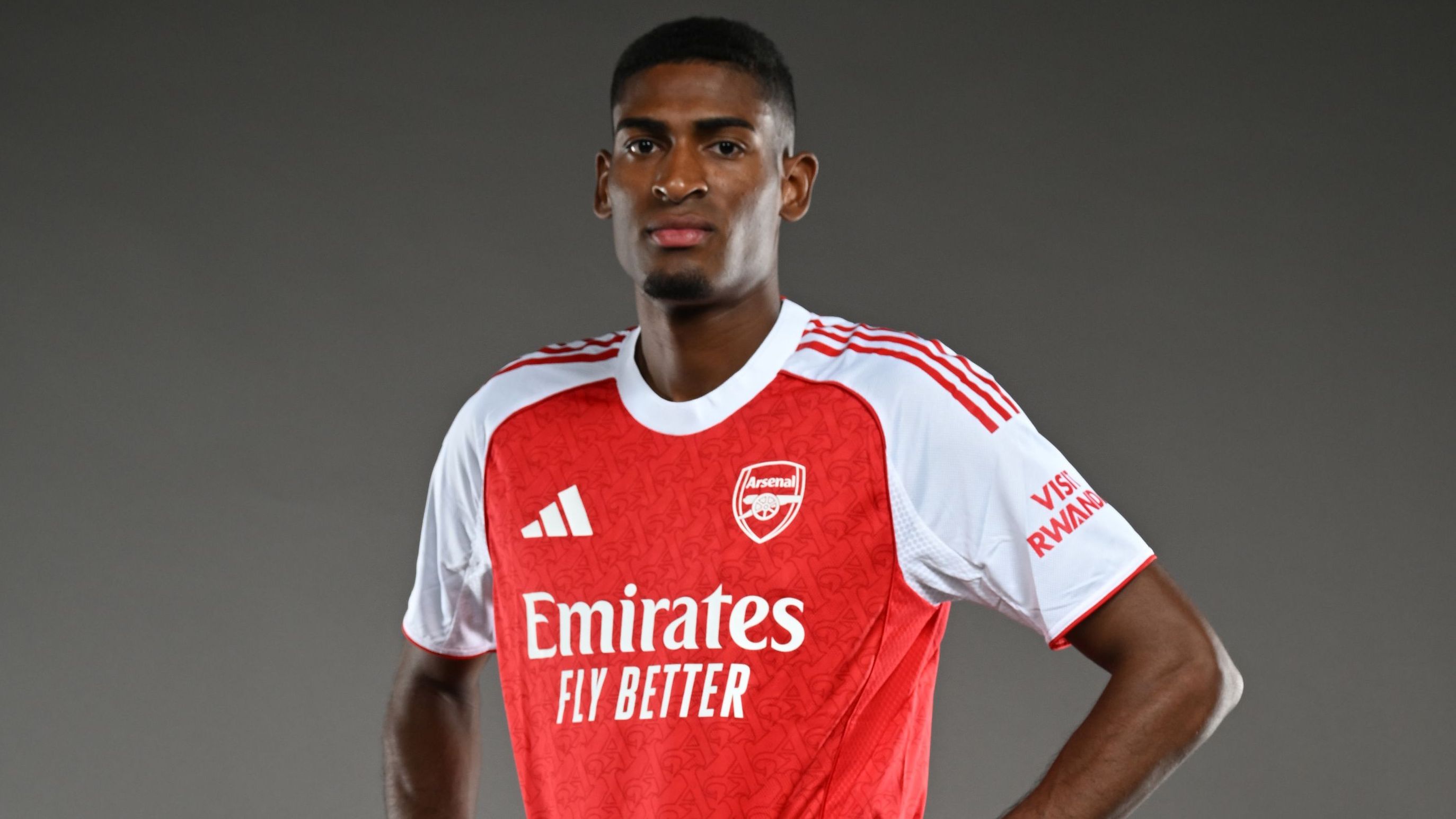 Arsenal confirm arrival of Valencia defender Cristhian Mosquera on long-term contract in €20m transfer