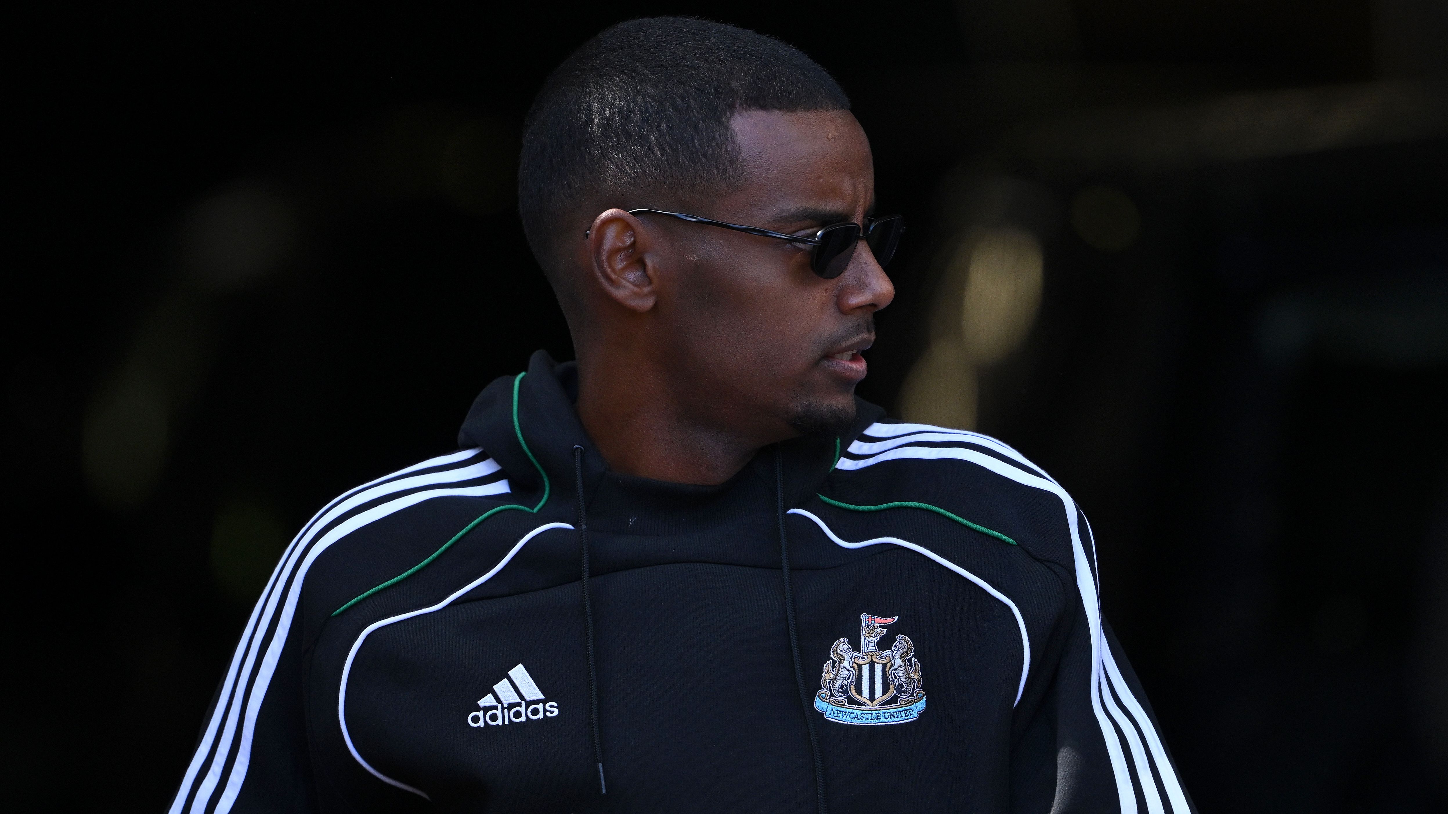 Why Eddie Howe won't make final decision on Alexander Isak's future at Newcastle amid Liverpool interest