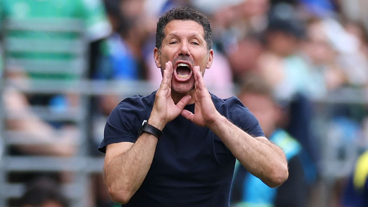 Atletico Madrid confirm €30m signing of David Hancko from Feyenoord after Al-Nassr bizarrely abandoned transfer at last minute