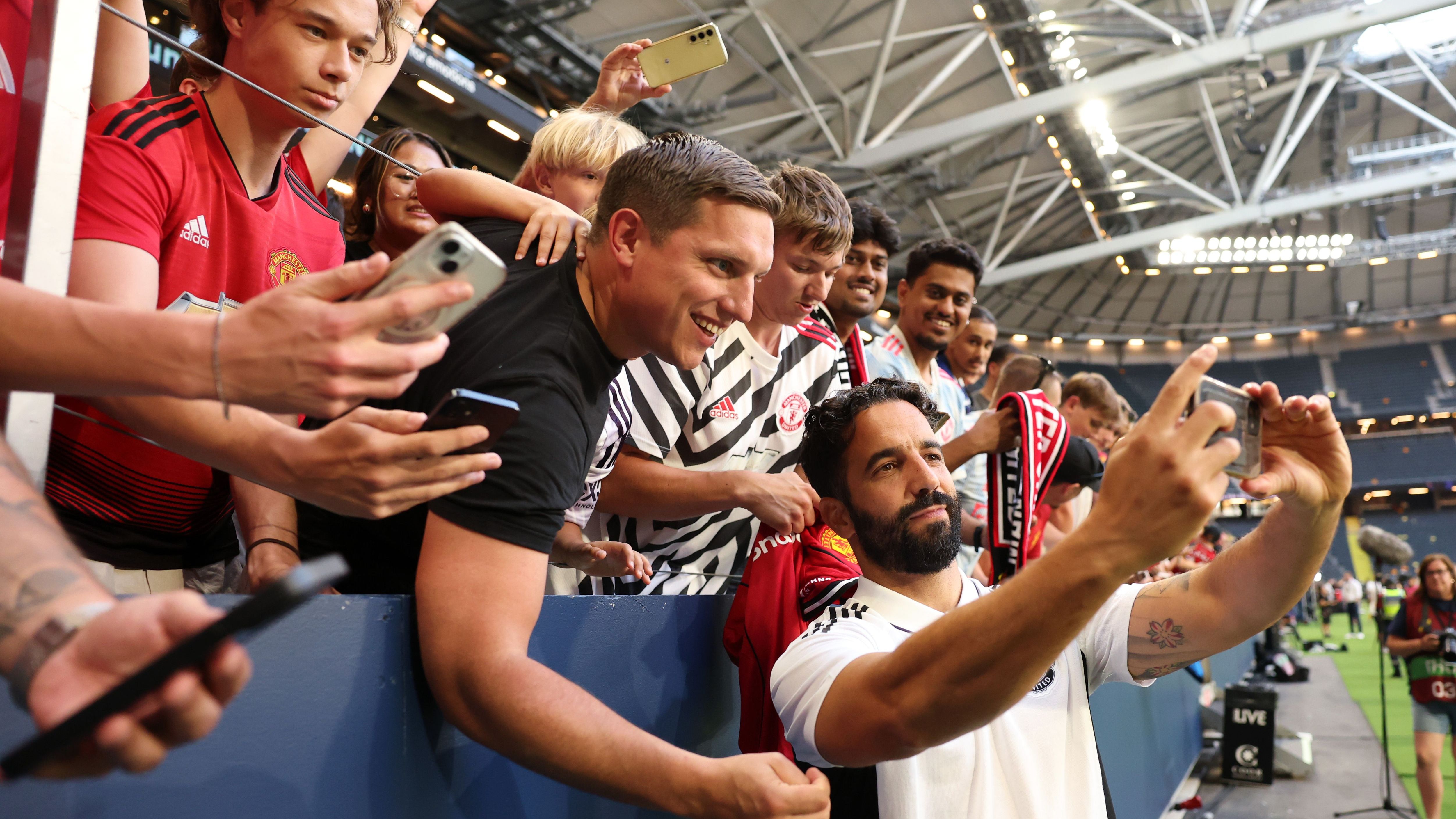 Man Utd told to forget about Benjamin Sesko and 'break the break' for Brighton star instead