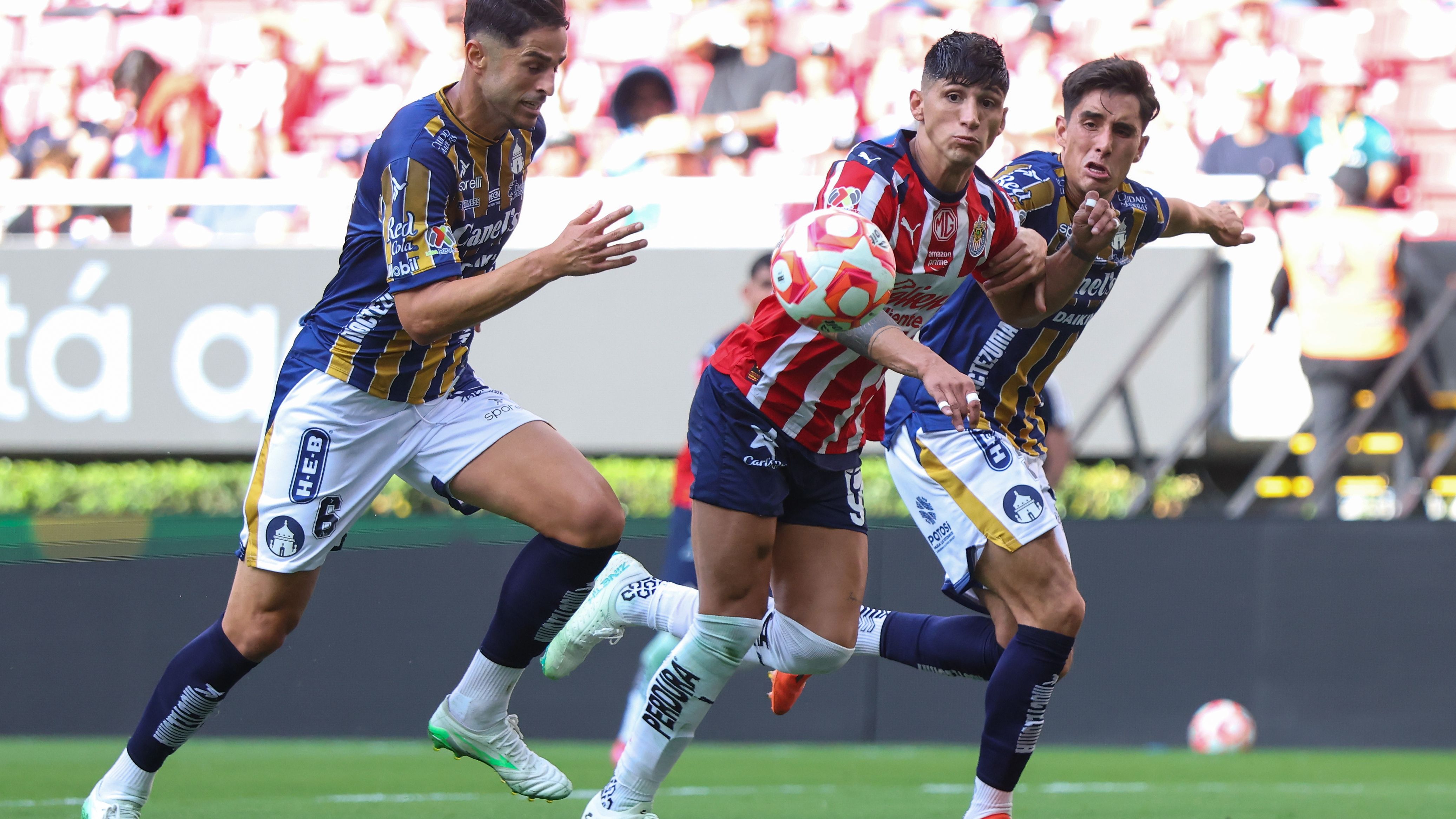 USMNT hopefuls Cade Cowell and Richard Ledezma lead Chivas to thrilling 4-3 win over Atlético de San Luis