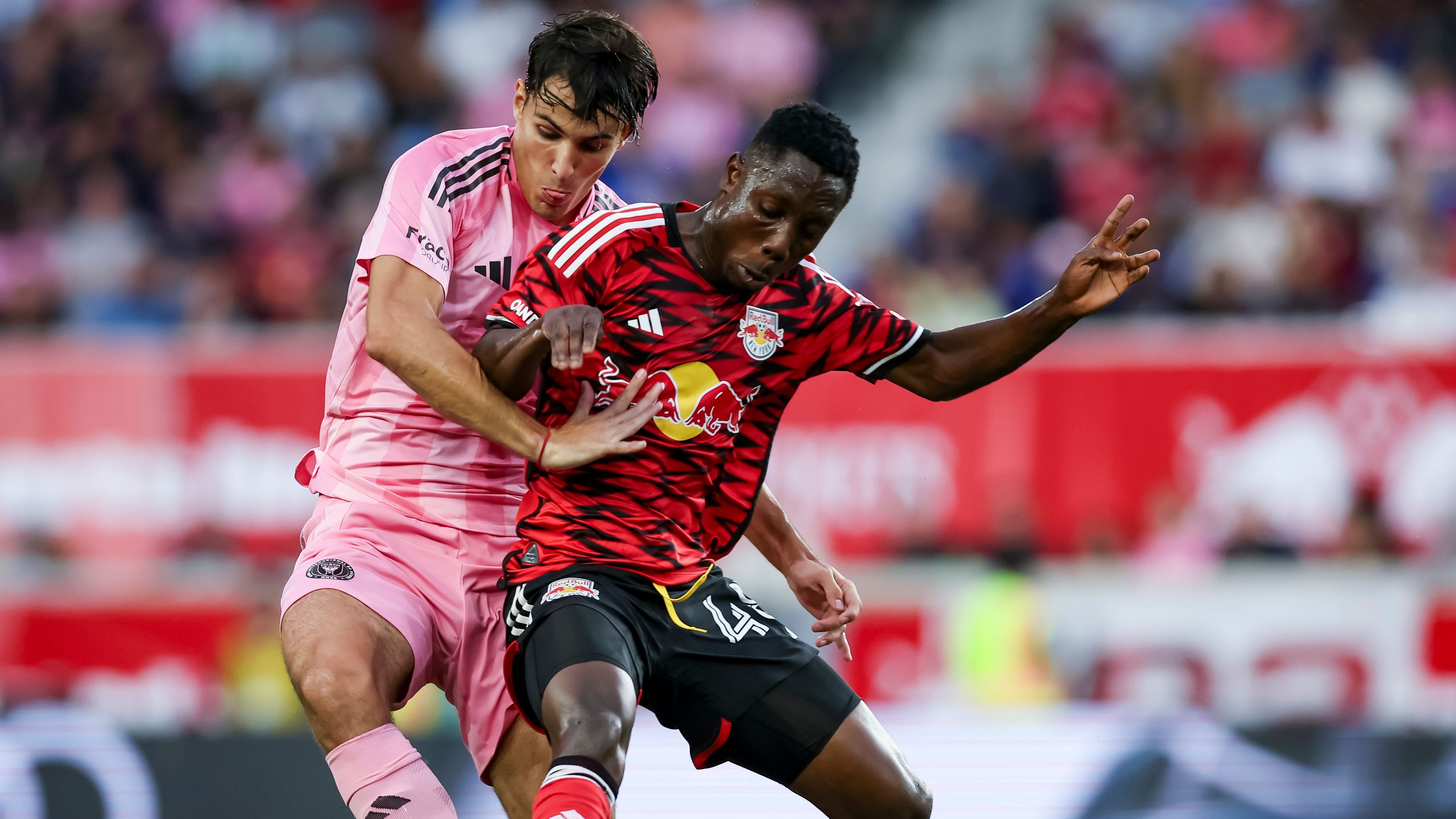 'Is he thinking about leaving the national team?' - Rodrigo De Paul's move to Inter Miami less than a year before the World Cup sparks criticism within Argentina media