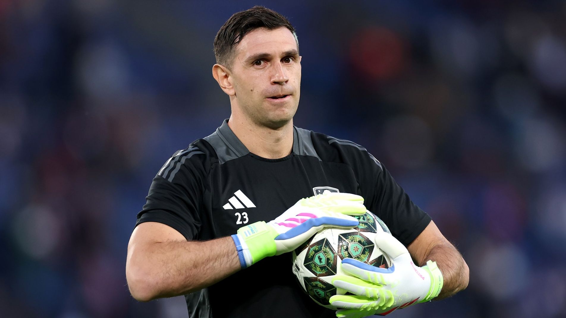Man Utd finally make Emi Martinez move! Red Devils open talks with Aston Villa for Argentina goalkeeper following Andre Onana injury