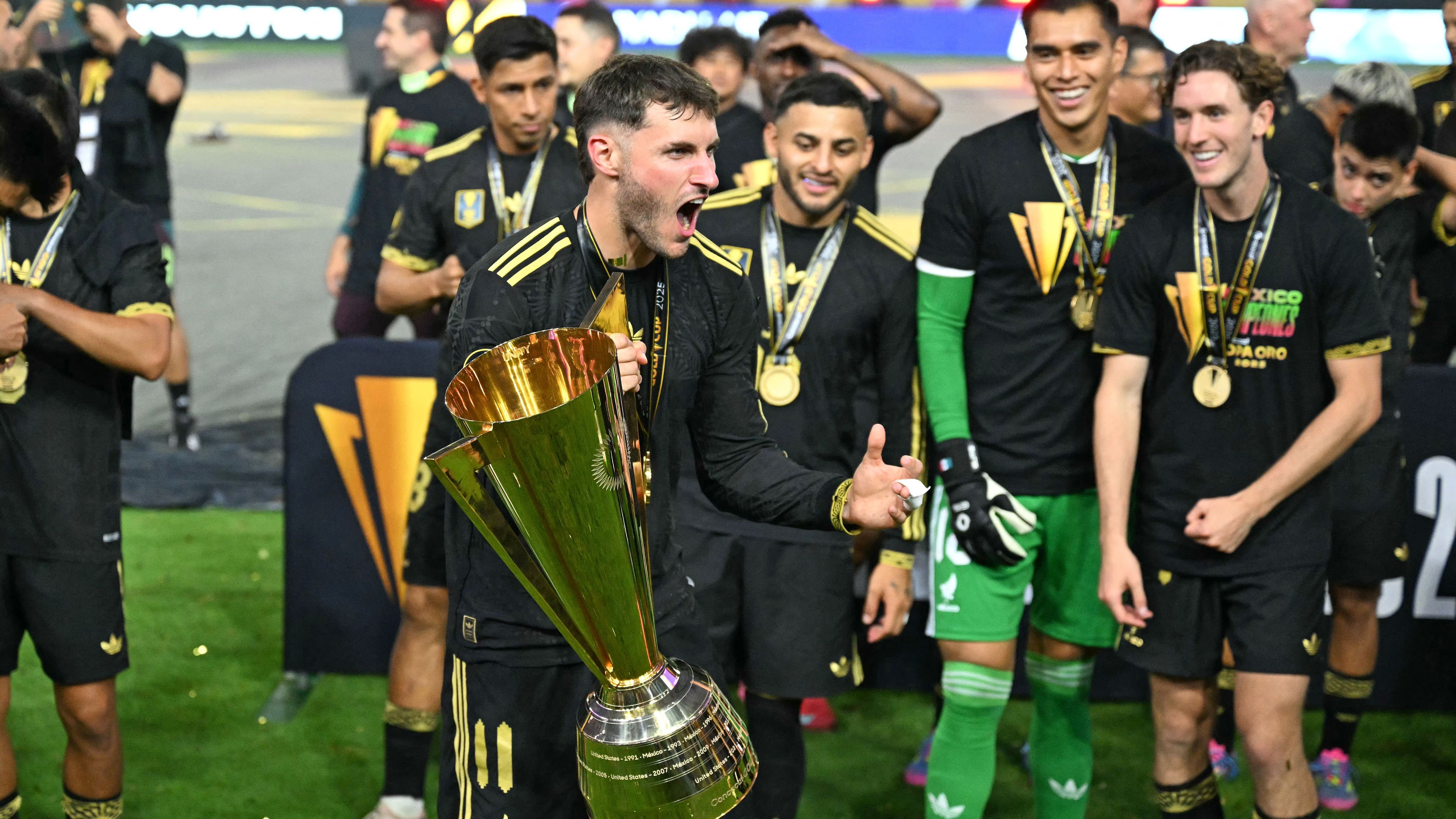Santiago Giménez reveals his ideal starting XI for Mexico’s 2026 World Cup opener - and boldly includes himself