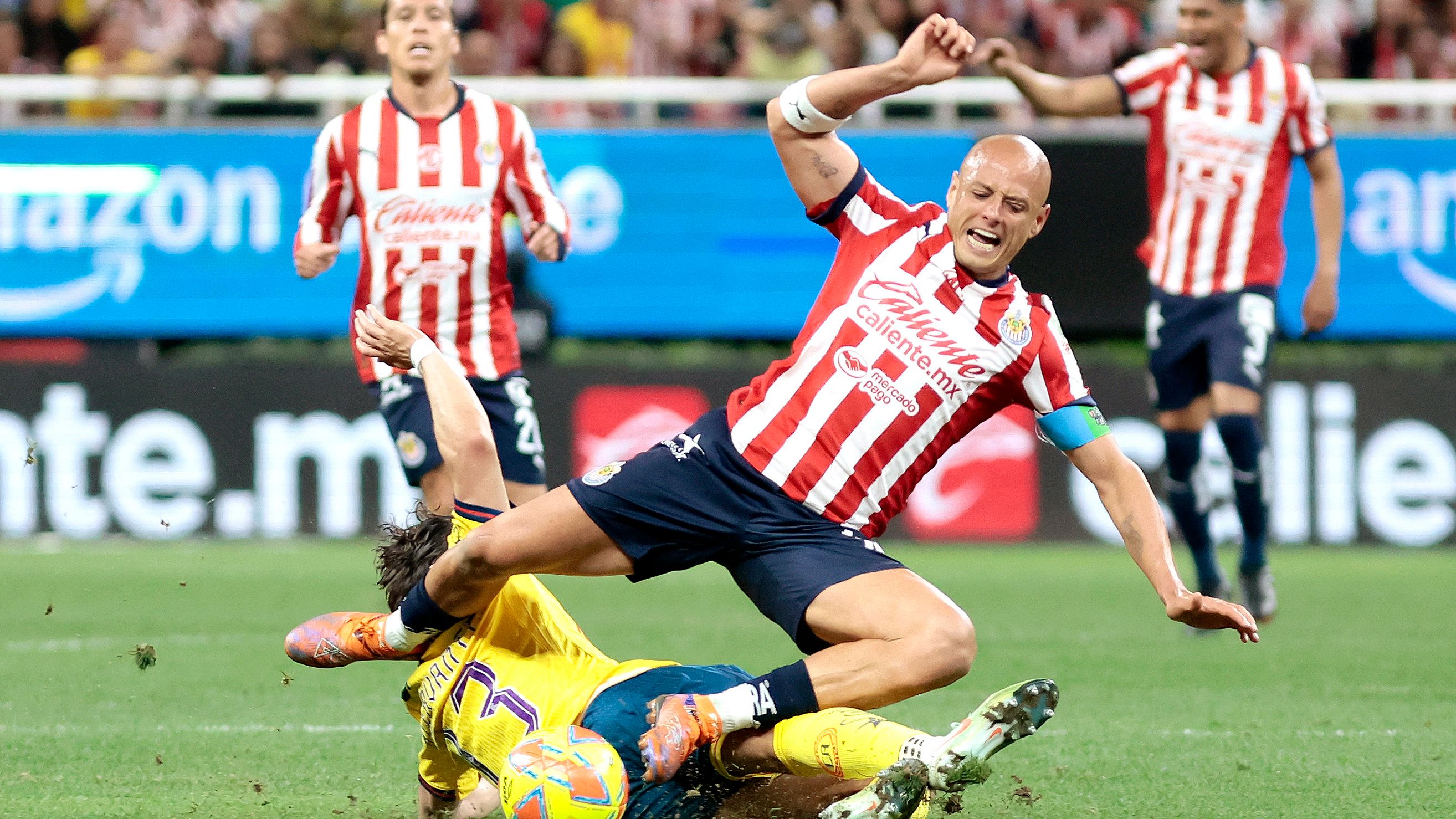 Chivas striker Javier 'Chicharito' Hernández apologizes after controversial messages, says he regrets 'confusion and discomfort my recent words may have caused'