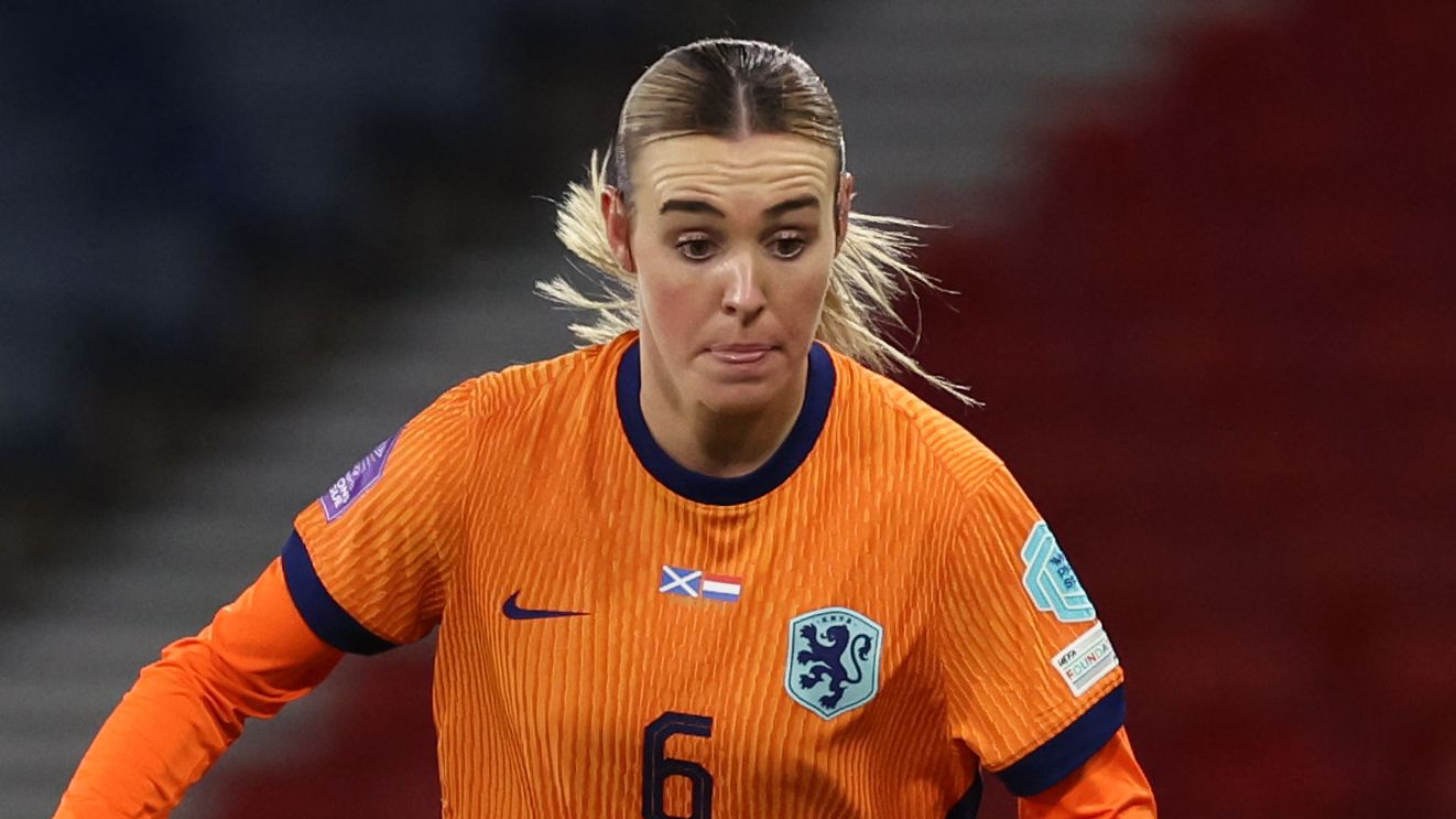 Delphine Cascarino’s clutch brace helps France come from behind to beat the Netherlands and secure top spot ahead of England in Euro 2025 group