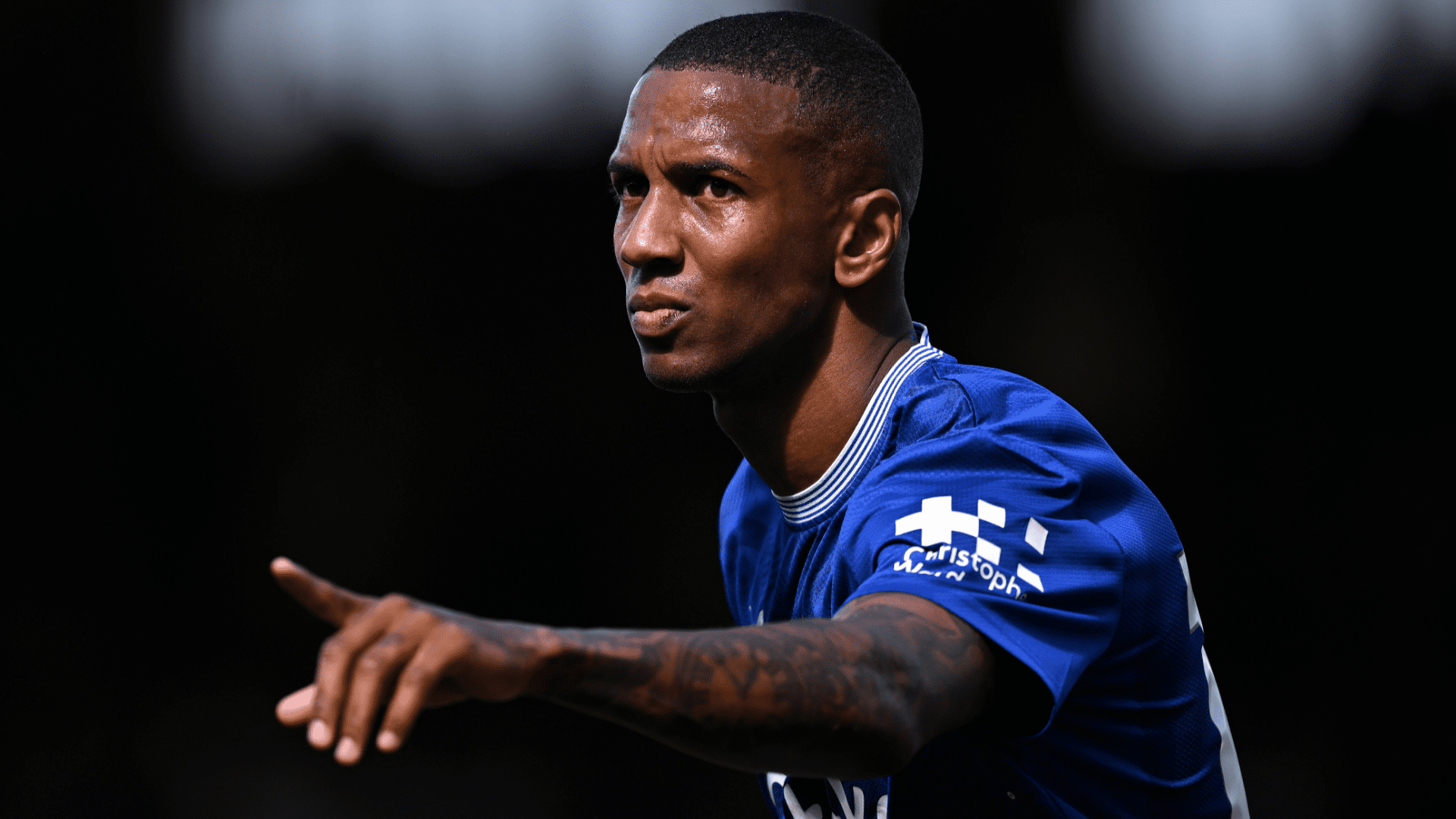 Ex-Man Utd veteran calls time on Premier League playing career after completing medical to join relegated Ipswich