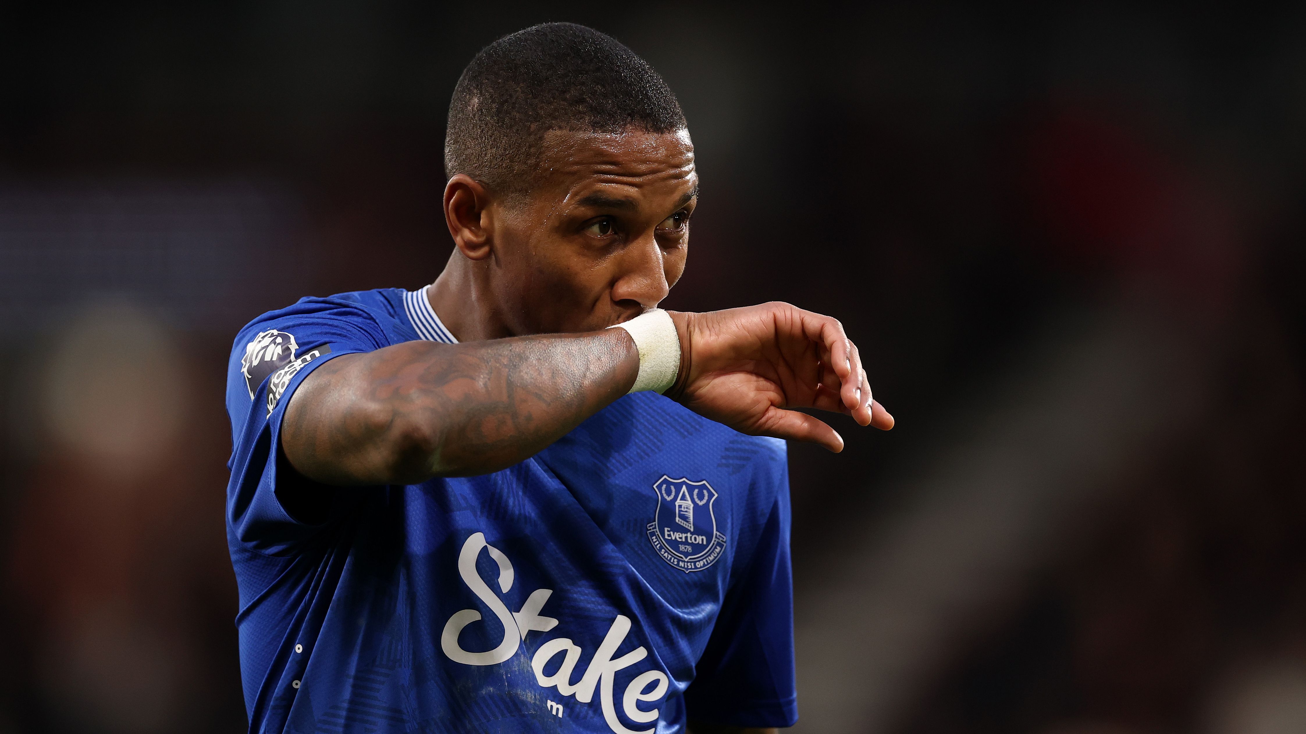 Ex-Man Utd veteran calls time on Premier League playing career after completing medical to join relegated Ipswich