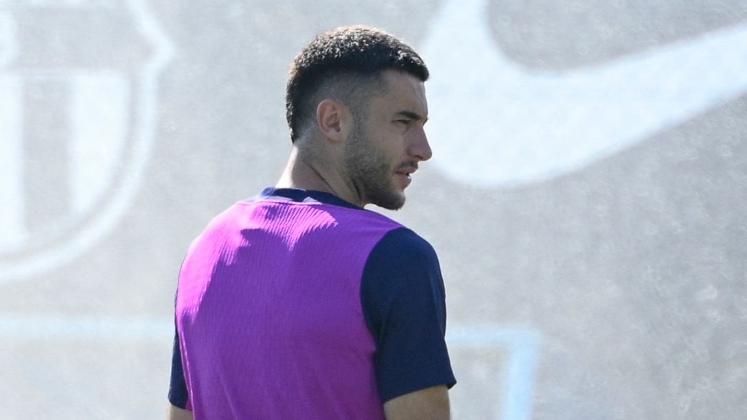 Barcelona confirm Marc-Andre ter Stegen's successful surgery but stop short of return timeline after goalkeeper's statement upset La Liga champions