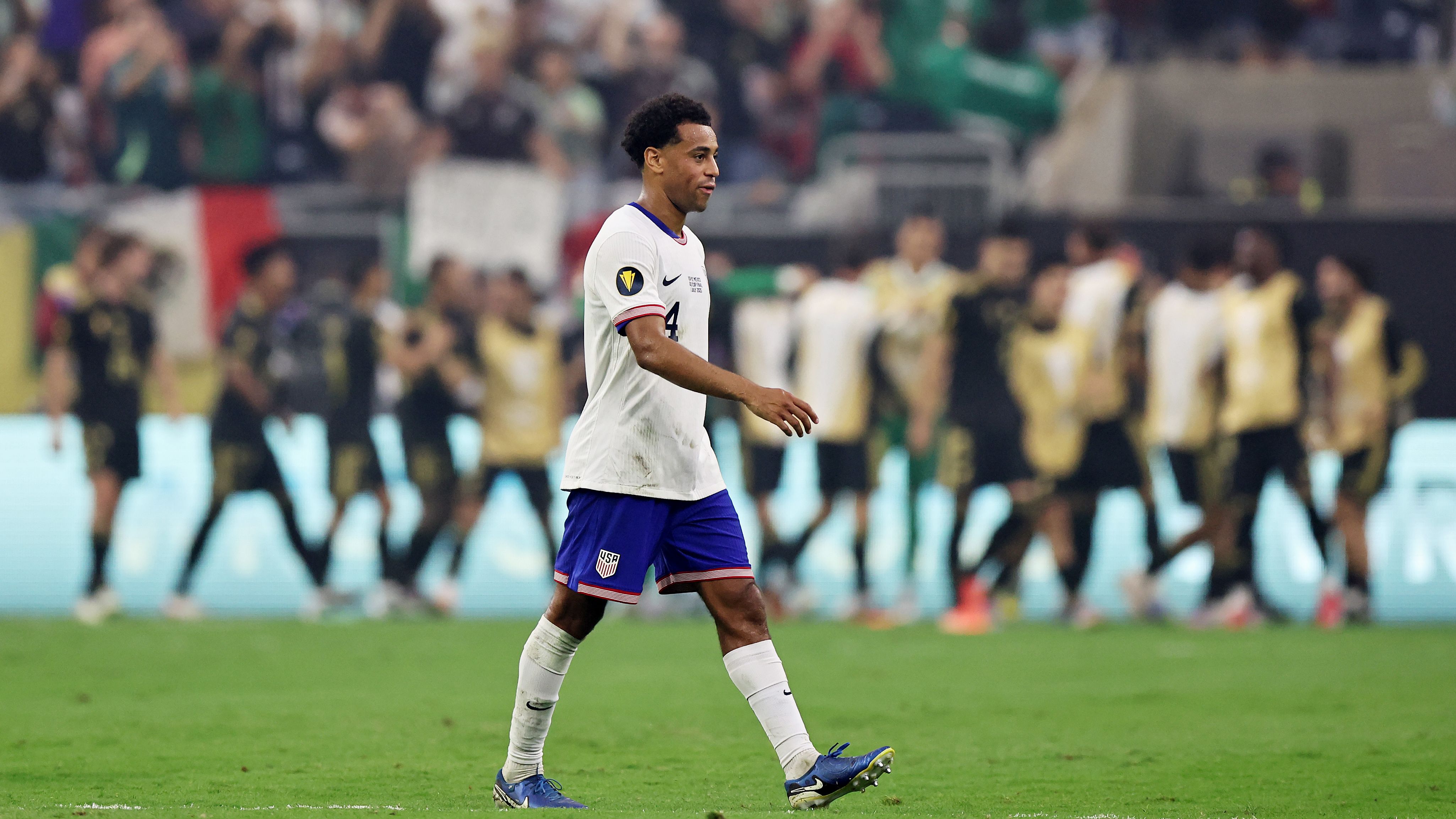 USMNT star Tyler Adams visits Chicago Bears training camp for meeting with Caleb Williams