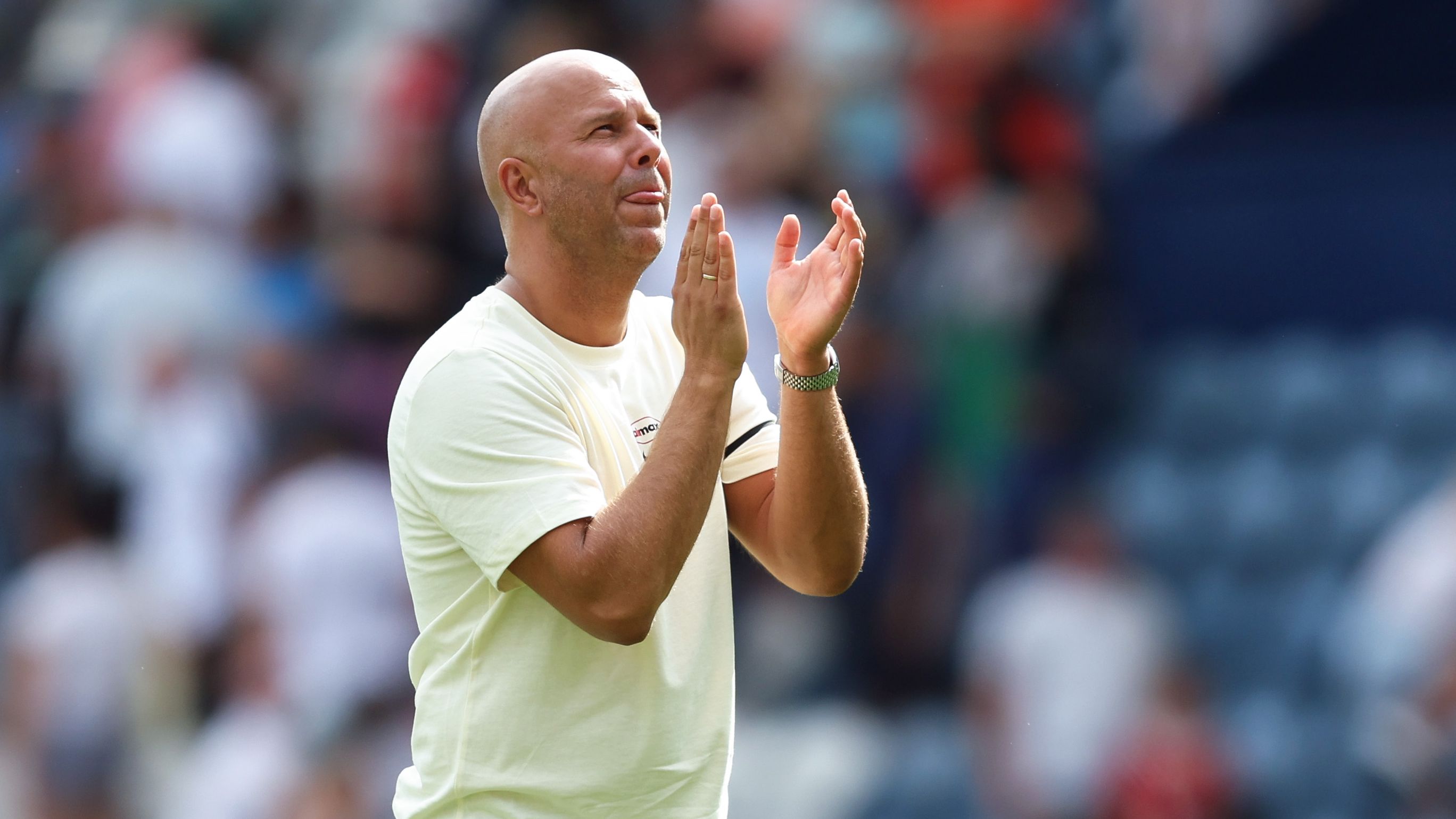Liverpool legend Ian Rush takes part in moving Diego Jota tribute at Nissan Stadium in Yokohama as fans create incredible phone light backdrop