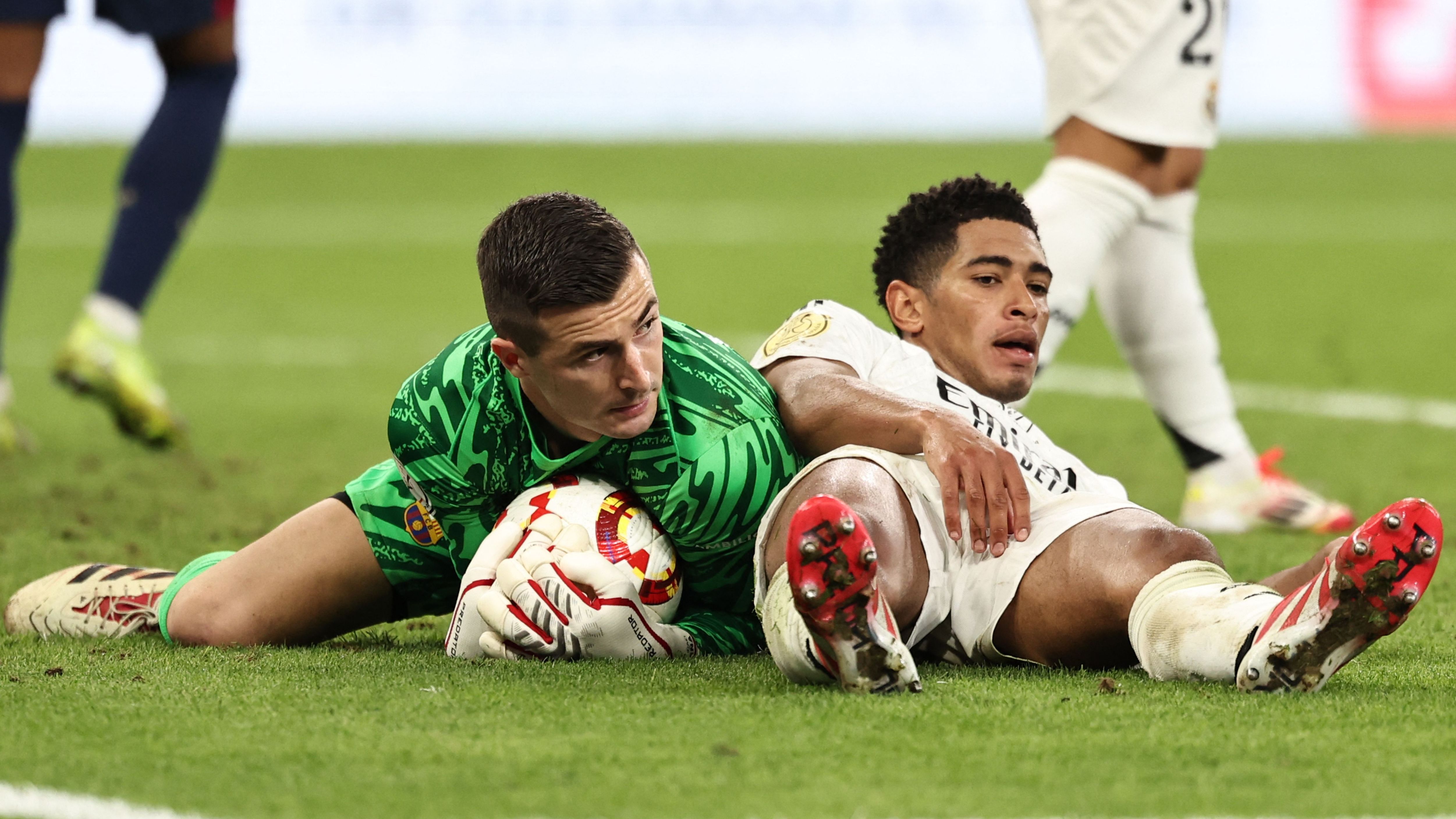 Inaki Pena left waiting on future decision as Barcelona block goalkeeper's transfer due to Joan Garcia registration uncertainty