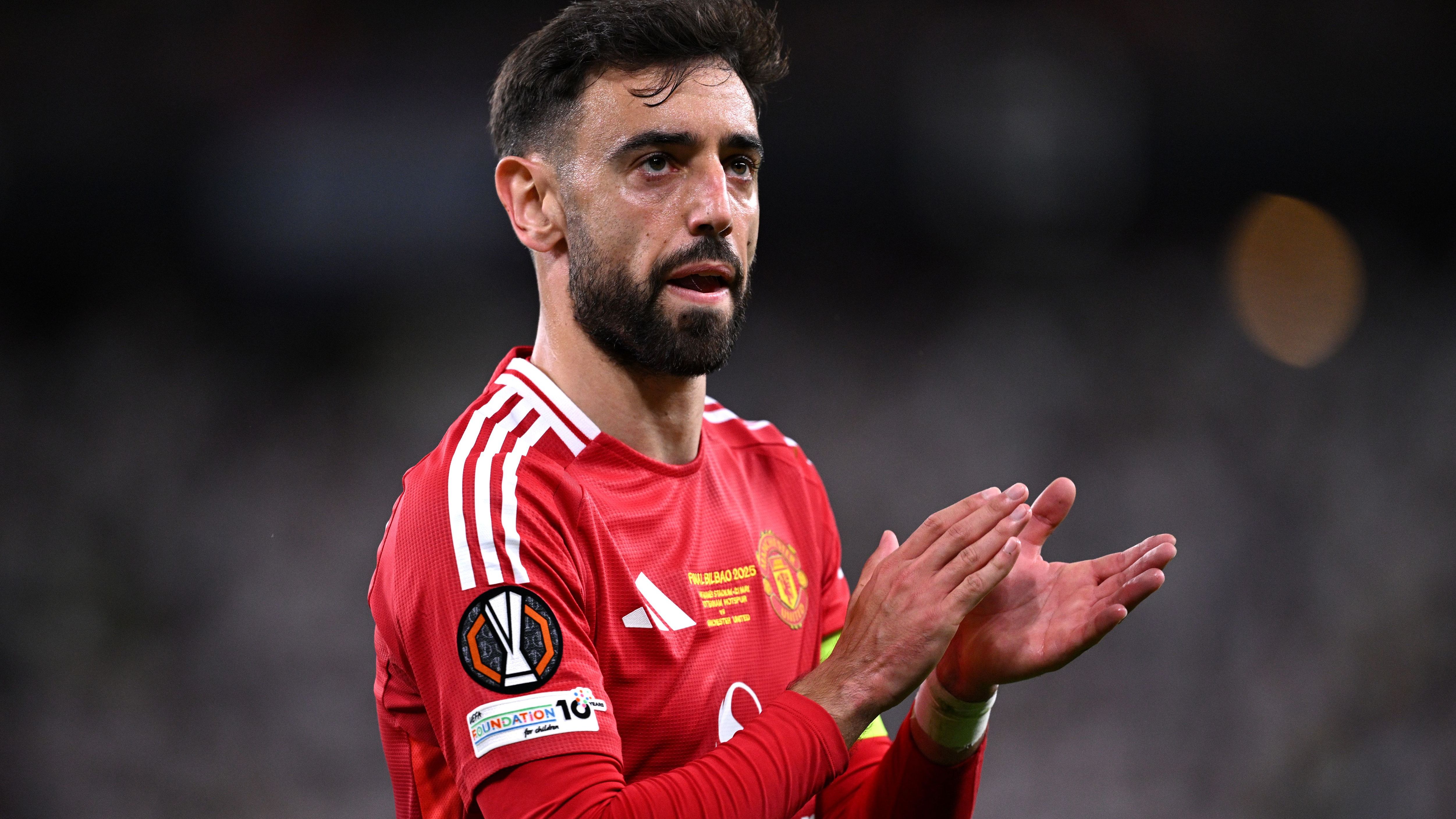 Bruno Fernandes's stance on Al-Nassr transfer revealed after Cristiano Ronaldo's side show interest in Man Utd captain