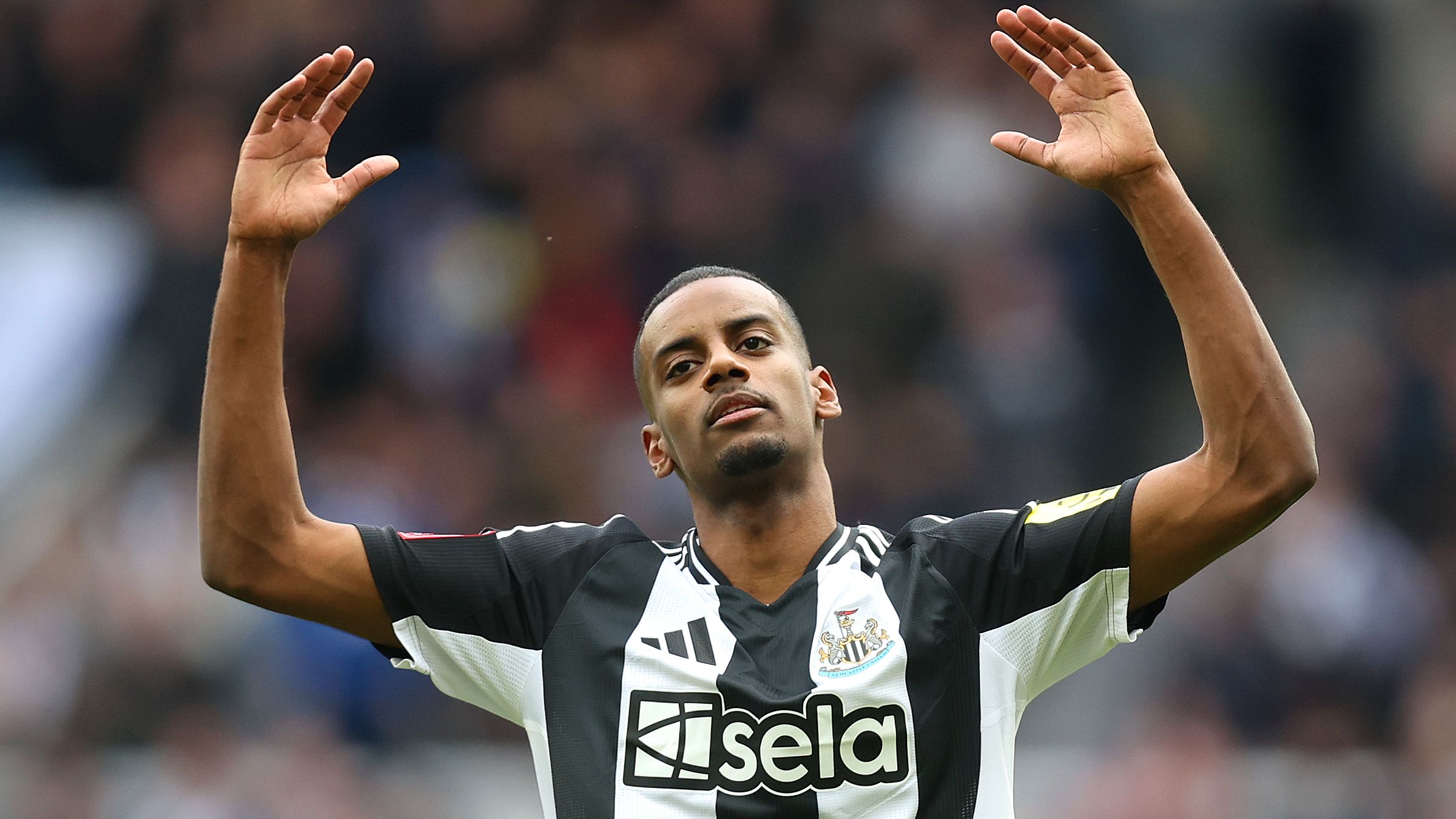 Alexander Isak in action for Newcastle United