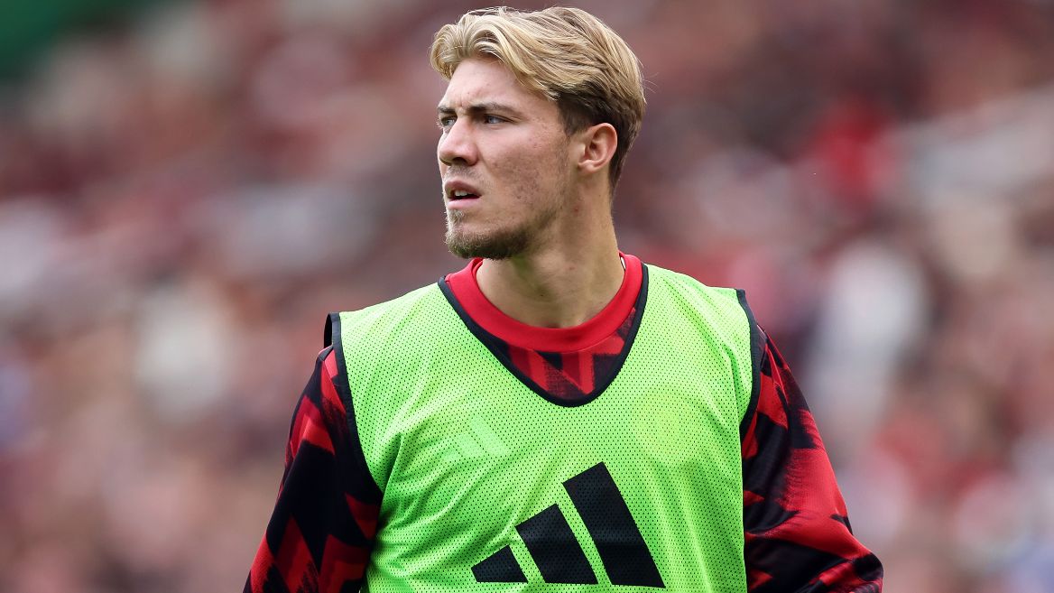 Rasmus Hojlund to link up with Harry Kane?! Striker offered to Bayern Munich as Man Utd look to get rid of £72m flop