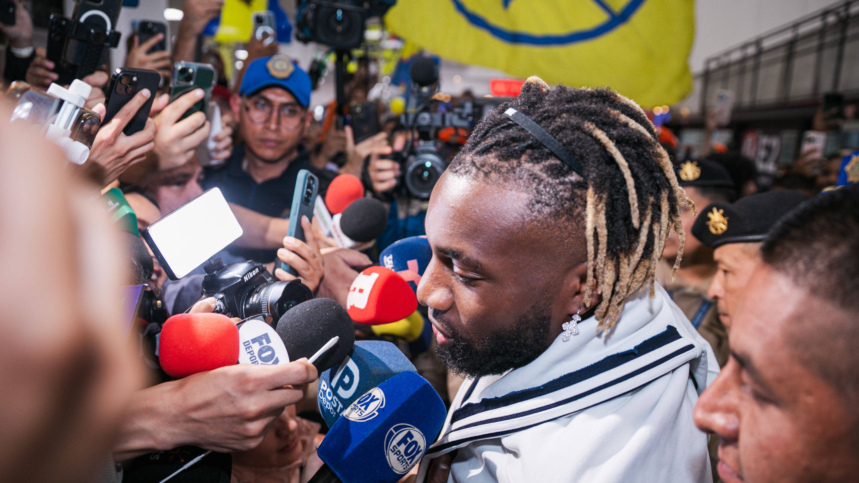 'Happy to be here, thank you for the welcome' - Allan Saint-Maximin greeted by 200 fans on arrival in Mexico ahead of Club América move