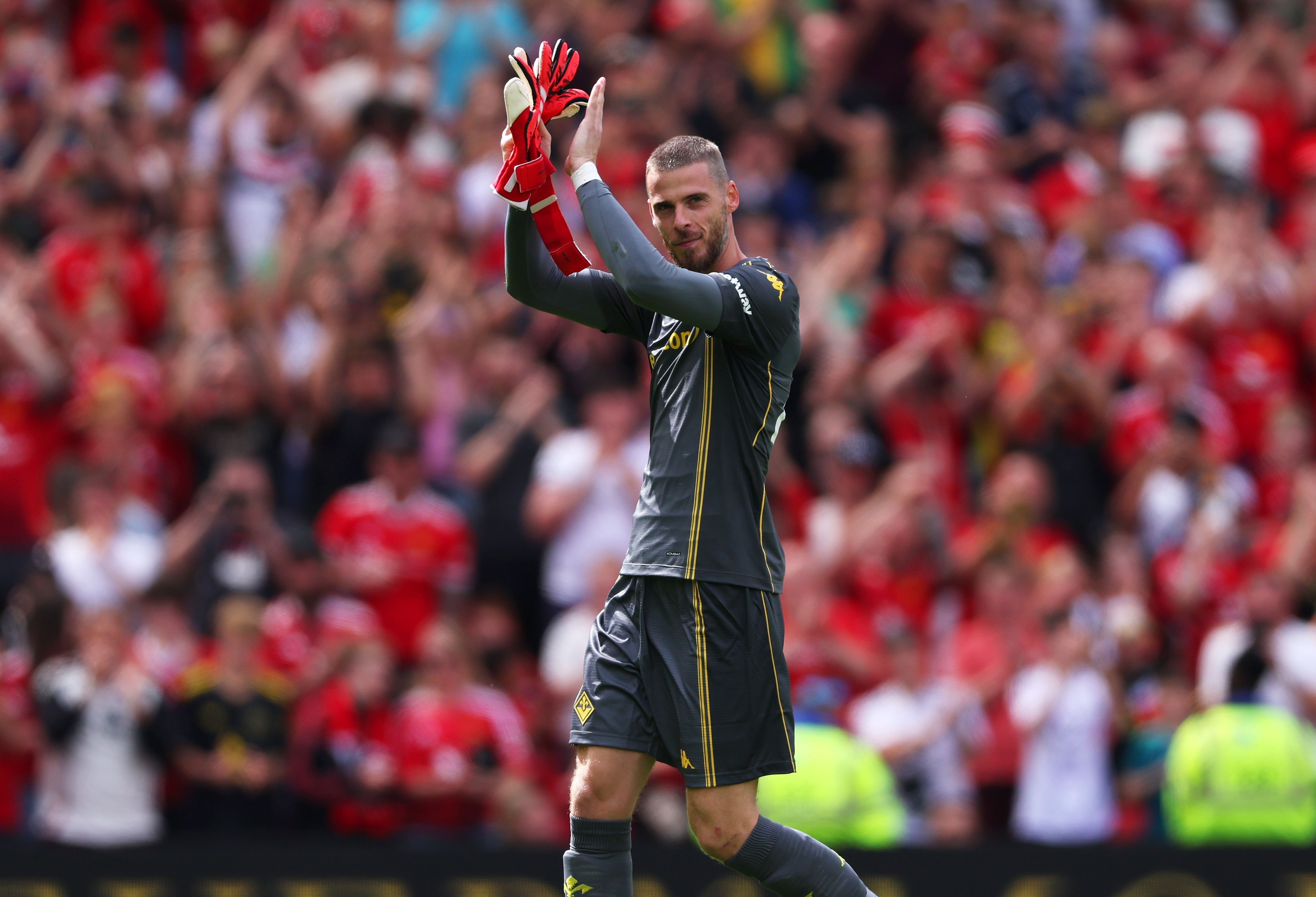VIDEO: David de Gea receives standing ovation from Old Trafford crowd and gift from captain Bruno Fernandes on return to Man Utd