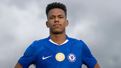 WATCH: Estevao kisses the Chelsea badge as Brazilian teenager scores first Blues goal in <a href=