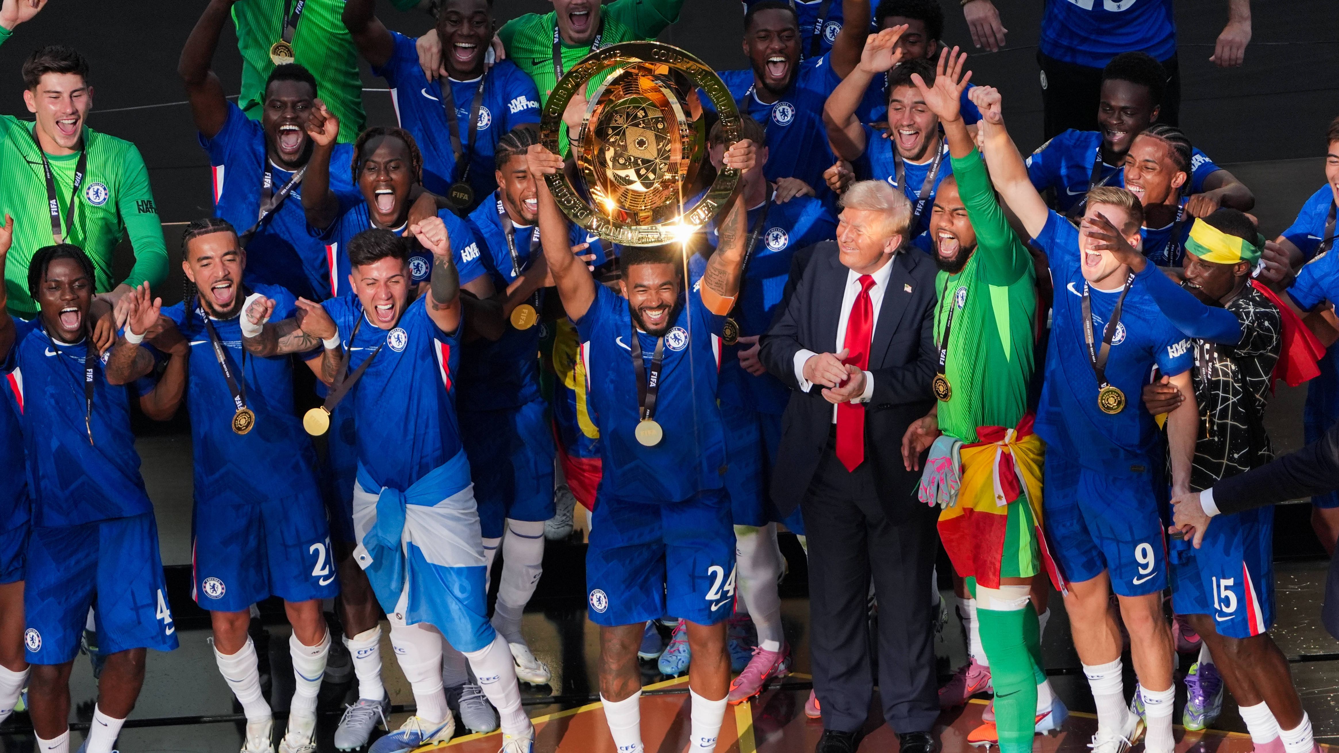 'They text me!' - Enzo Maresca reveals how little he cares about Chelsea's 'bomb squad' with startling transfer admission