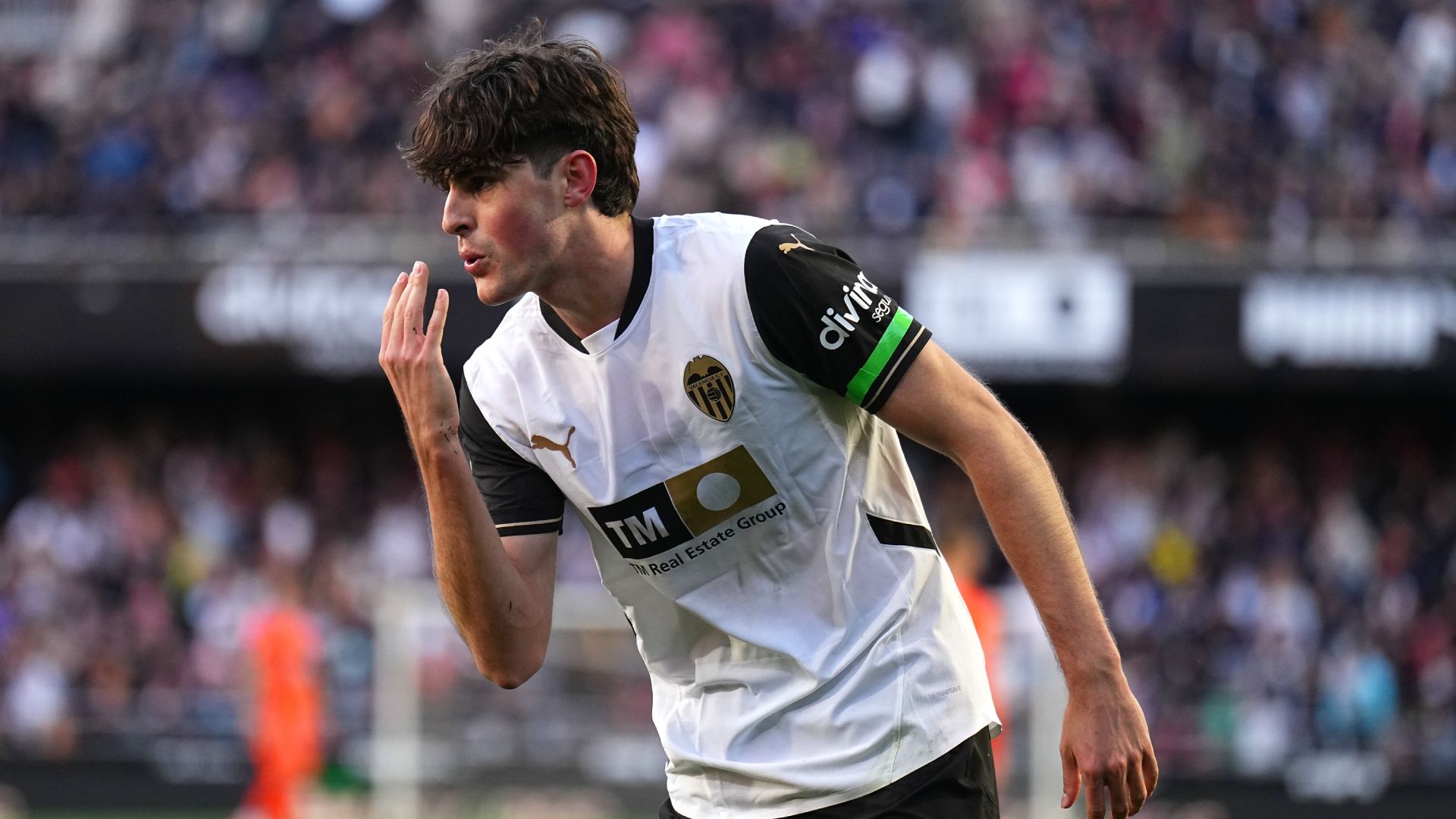 Benjamin Sesko, Gianluigi Donnarumma and six players Man Utd should sign to keep Bruno Fernandes happy after 'lazy' criticism