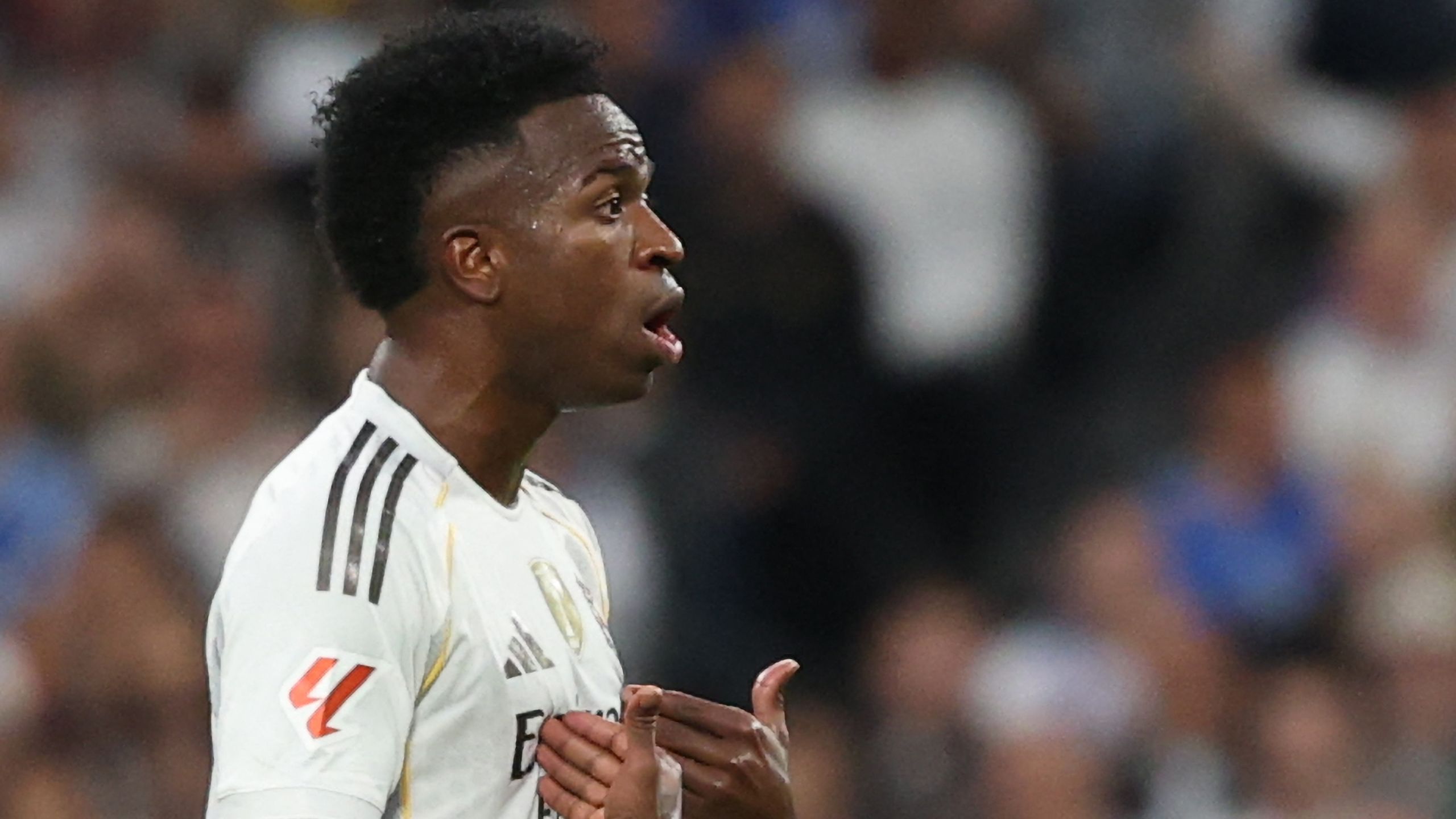 Vinicius Junior erupts! Furious Real Madrid star blanks Xabi Alonso & storms down tunnel after being subbed early vs Barcelona