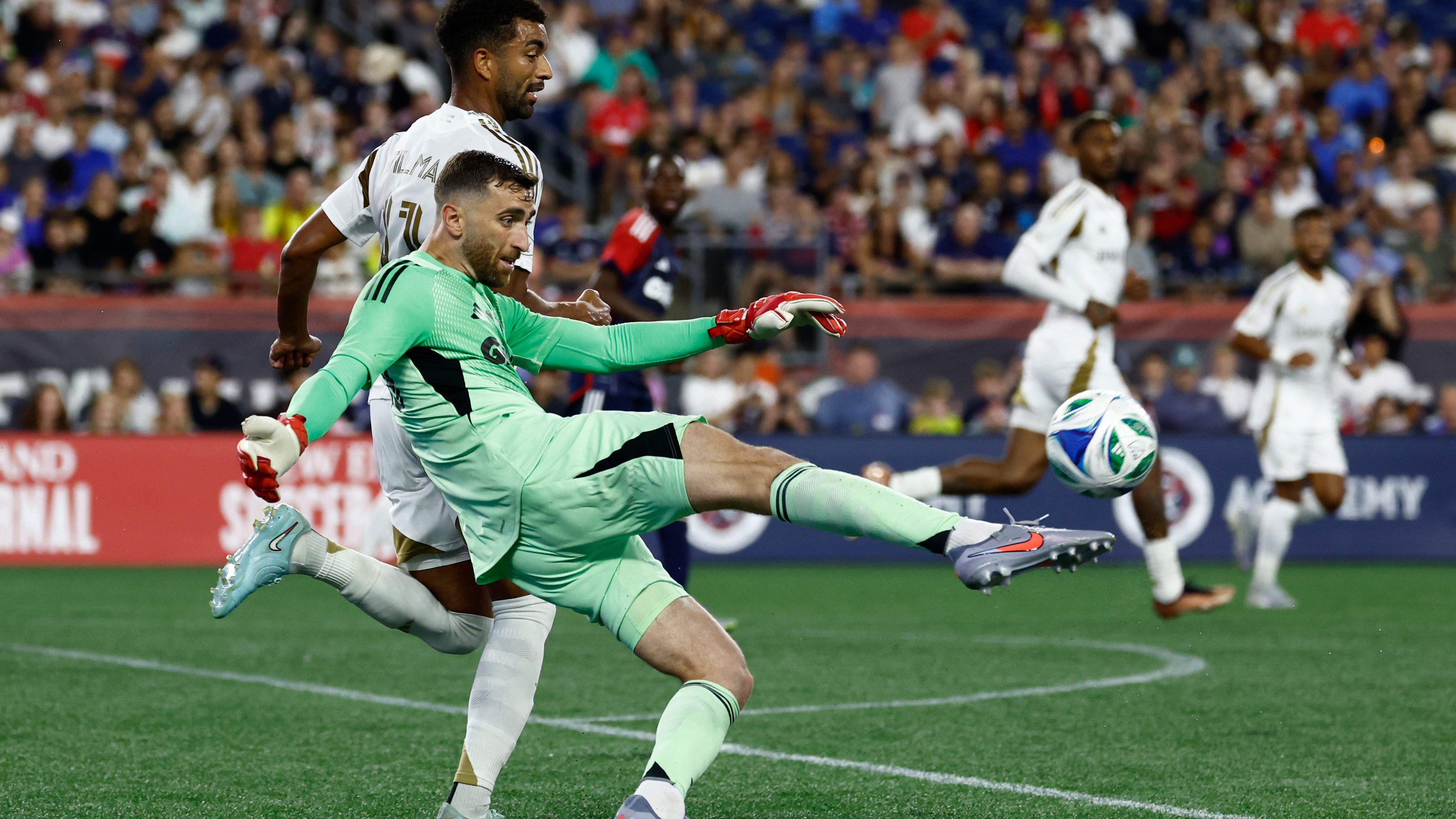 'He's on the outside looking in' - Former USMNT star Stuart Holden fears Matt Turner's absence from Mauricio Pochettino's November squad could have World Cup implications