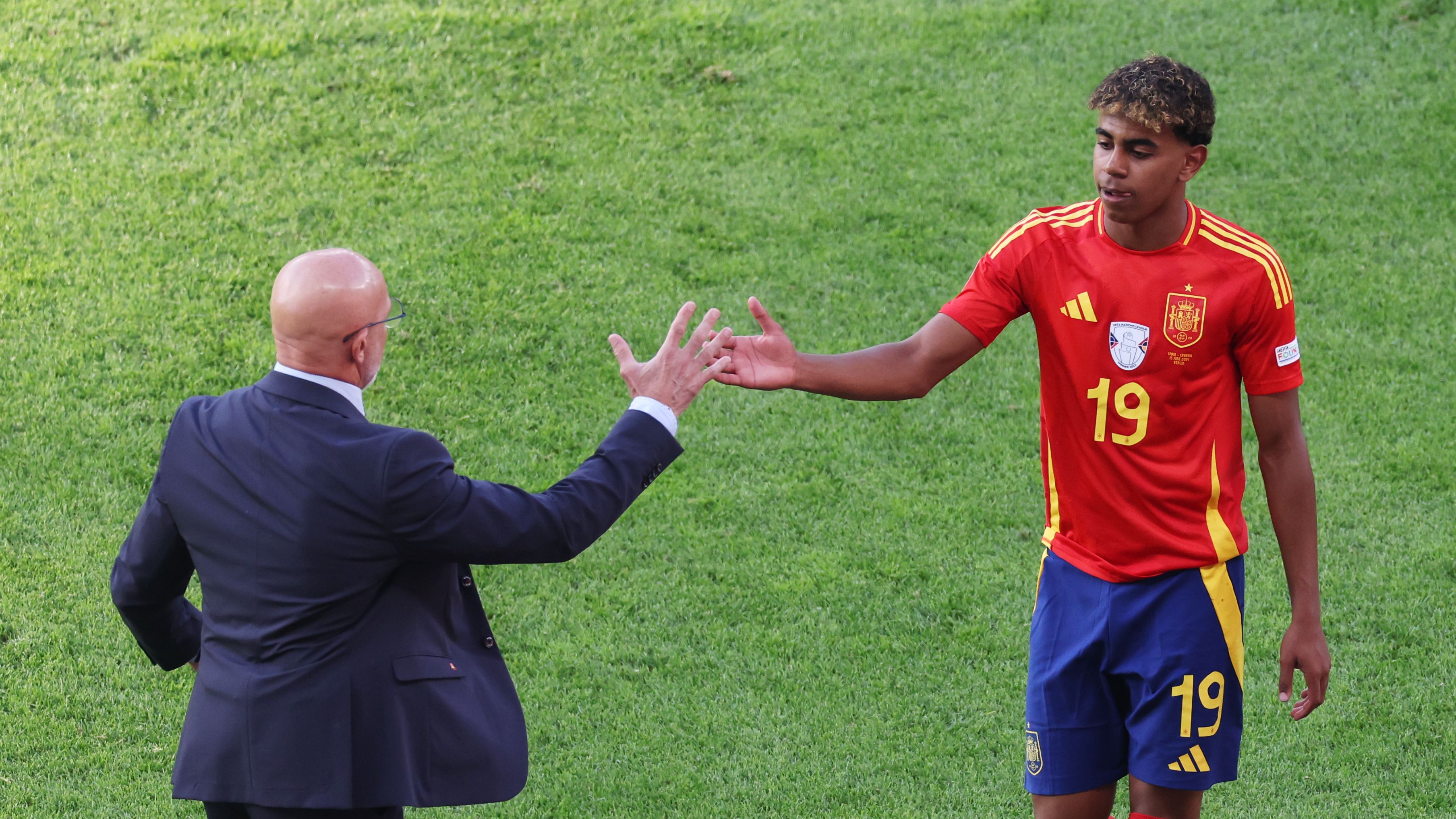 'No problem at all' between Lamine Yamal and Dani Carvajal after Clasico altercation as Spain boss denies Barcelona star 'disrespected' Real Madrid captain