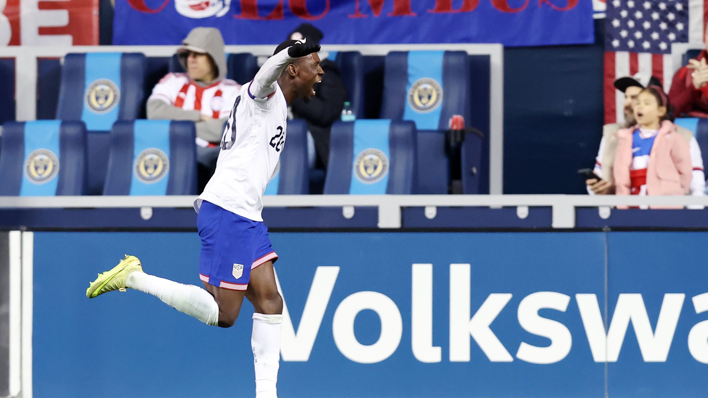 WATCH: Folarin Balogun scores USMNT game-winner after Gio Reyna's buildup sparks decisive goal