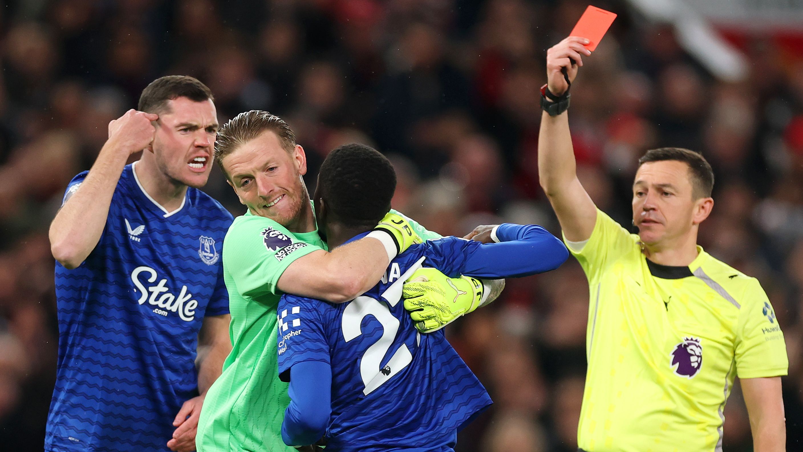 VIDEO: Idrissa Gueye and Michael Keane end feud with training ground boxing match after shocking Man Utd clash that led to red card