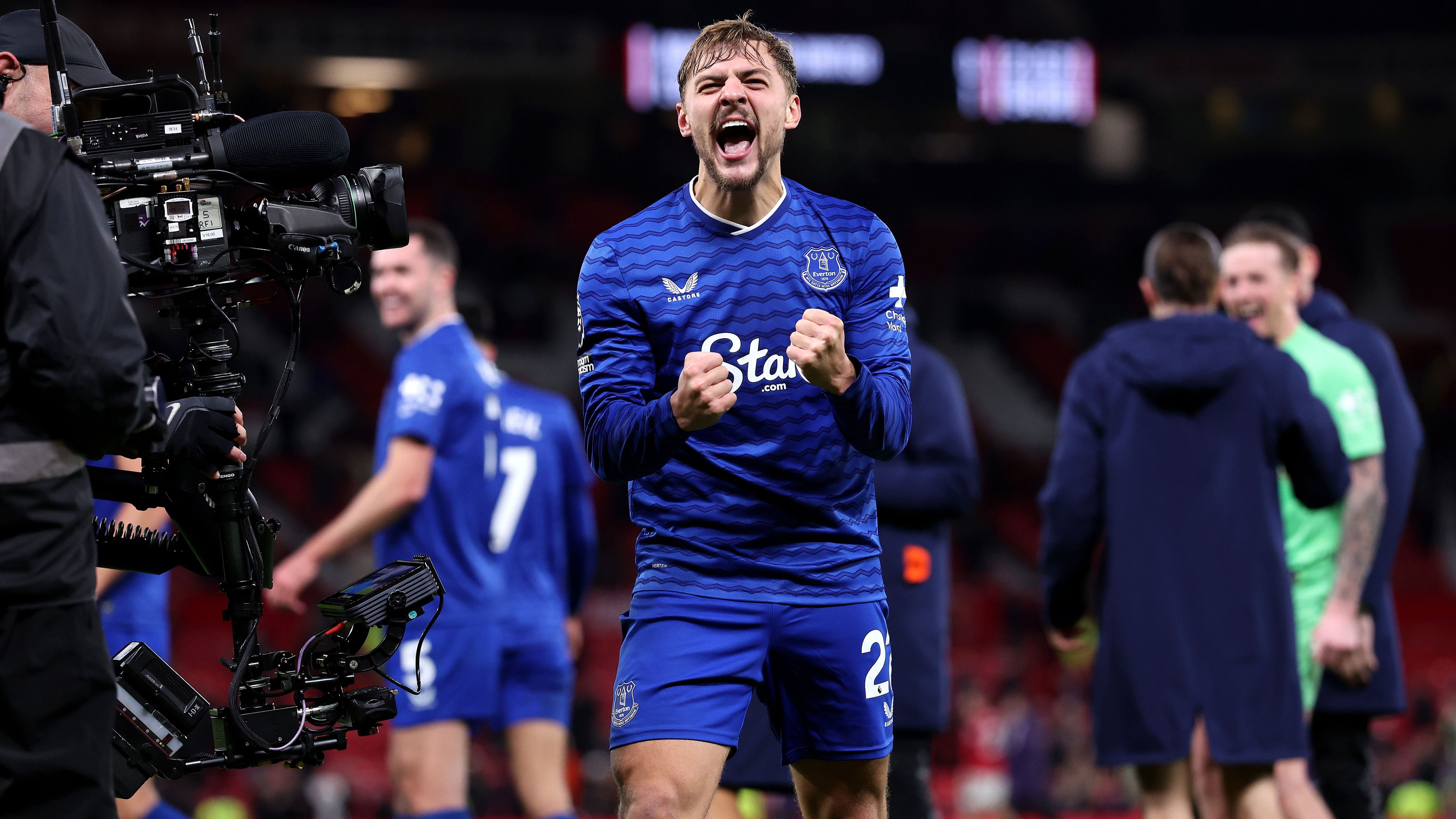 VIDEO: Idrissa Gueye and Michael Keane end feud with training ground boxing match after shocking Man Utd clash that led to red card