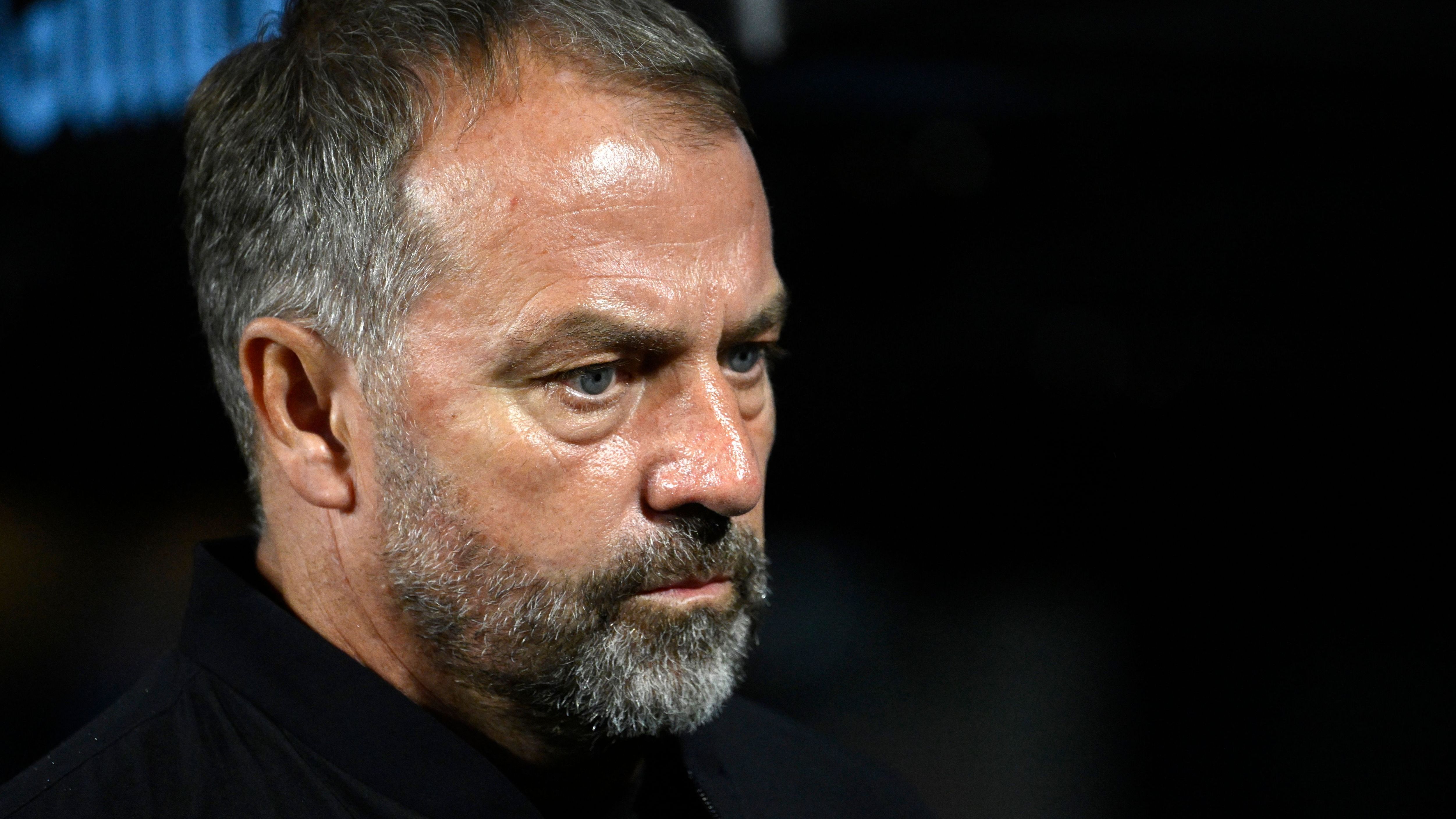 VIDEO: Hansi Flick comforted by Raphinha as Barcelona boss looks close to tears after win over Alaves