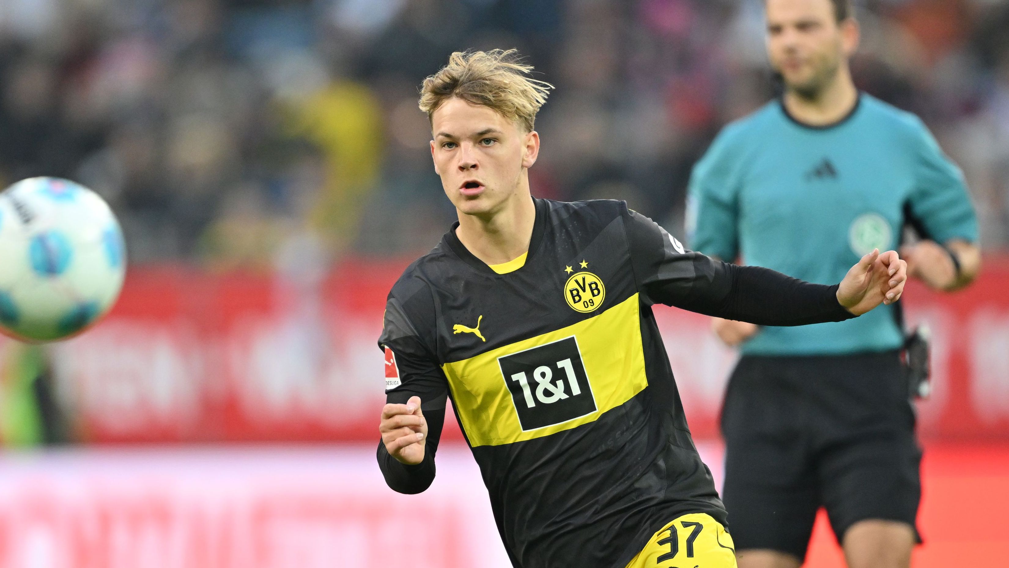 'He's one-dimensional' - ESPN's Derek Rae on Gio Reyna's flawed fit at Dortmund, says of 22-year-old USMNT midfielder, 'how good is he going to be, nobody really knows'