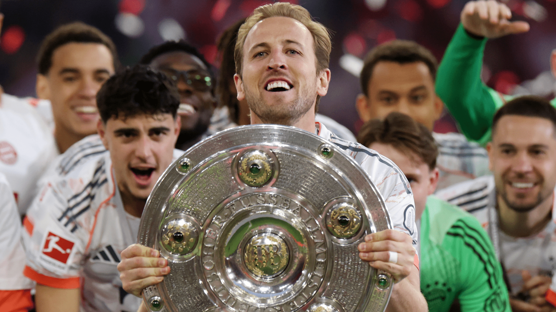 VIDEO: 'Loving Harry Kane instead!' - Robbie Williams serenades Bayern Munich striker with new lyrics to 'Angels' during tour of Germany