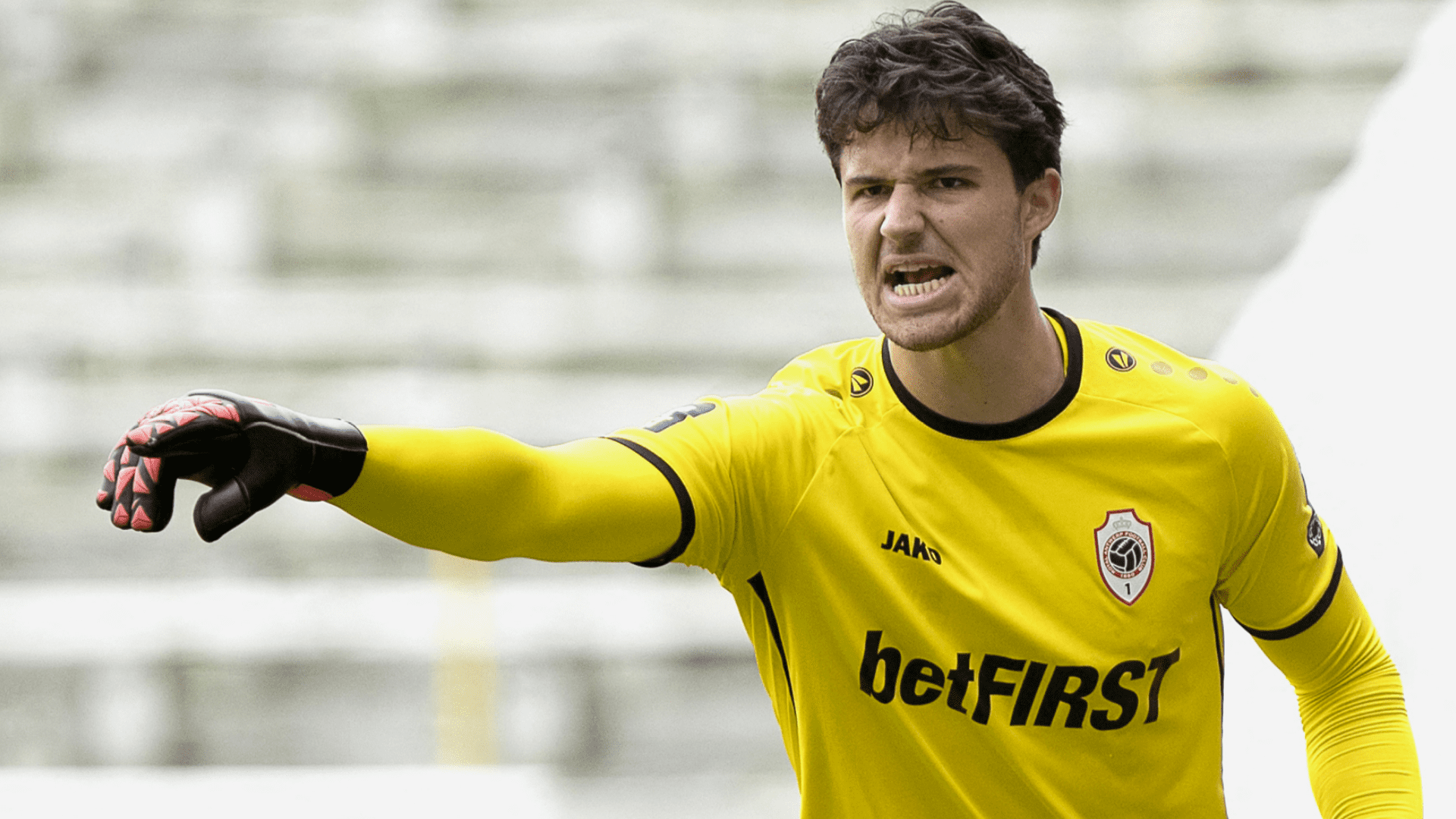 Man Utd urged not to give up on Emi Martinez transfer as 'horrific' Andre Totana is torn apart by ex-Red Devils star for 'unacceptable' displays