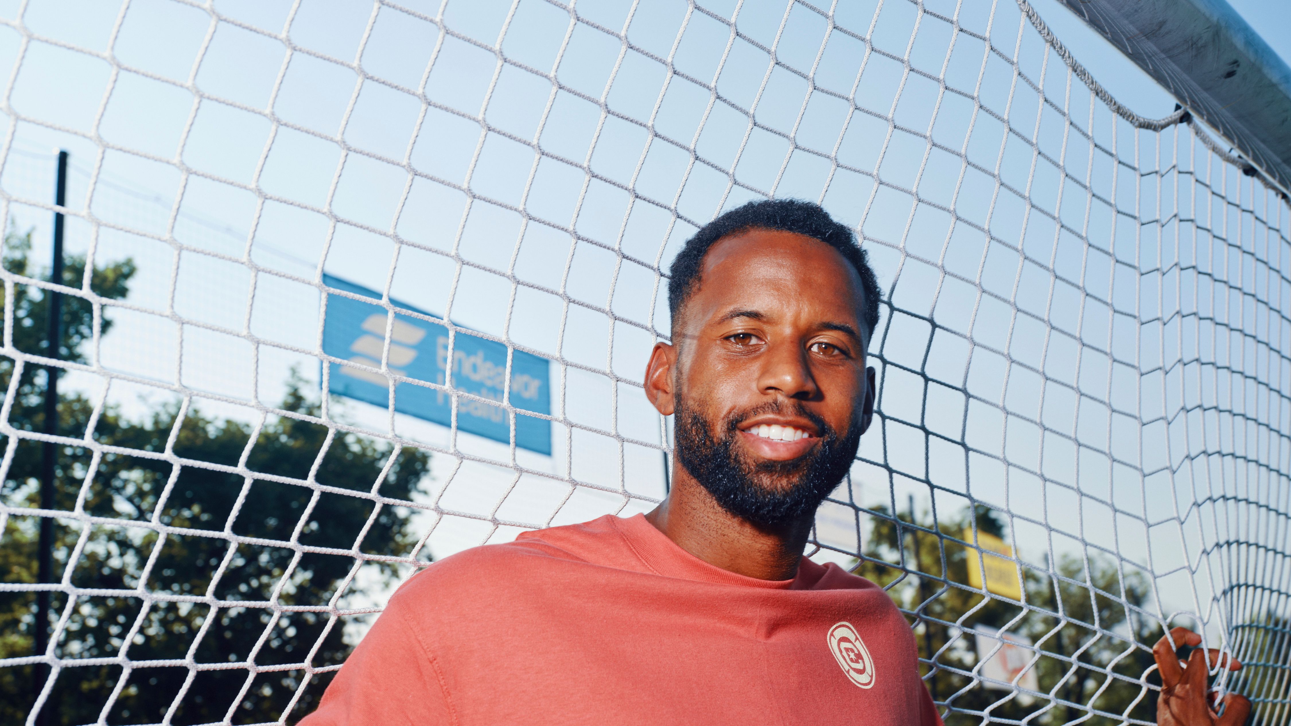 تم تكريم كيليان أكوستا لاعب المنتخب الأمريكي لكرة القدم من قبل MLS لتأثيره المجتمعي من خلال عمله مع مؤسسة Chicago Fire