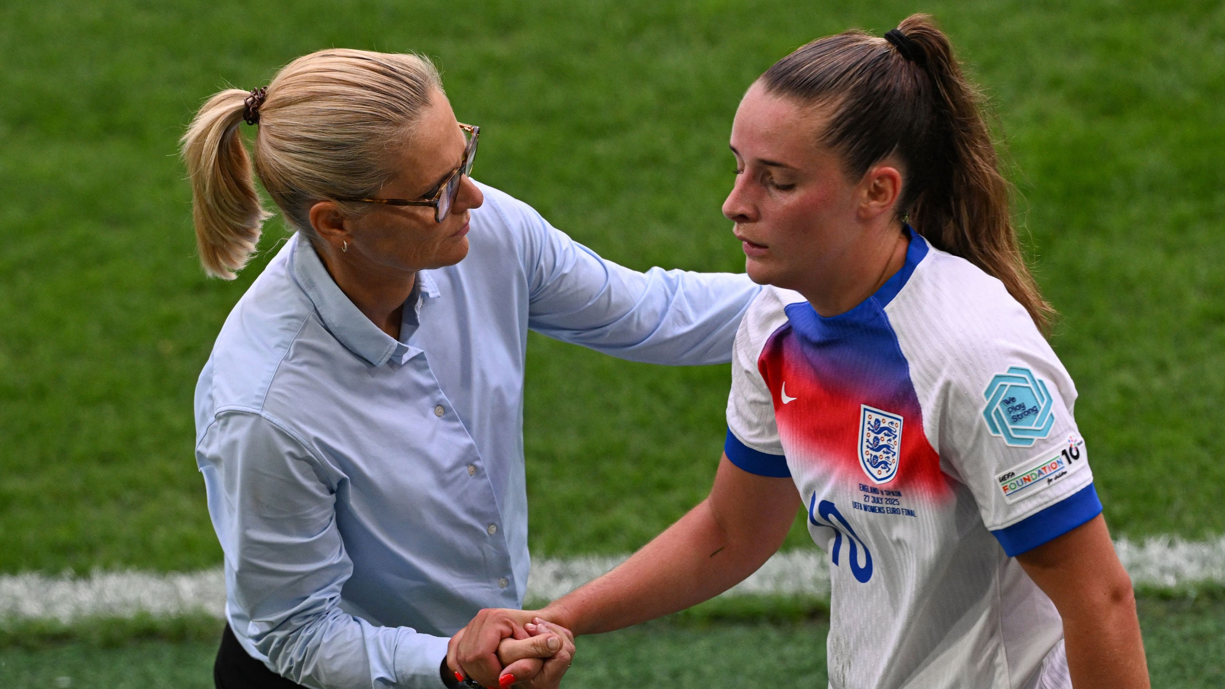 El dolor privado de una Leona: la estrella del Manchester United, Ella Toone, revela que su abuela murió la mañana de la final de la Eurocopa 2025.