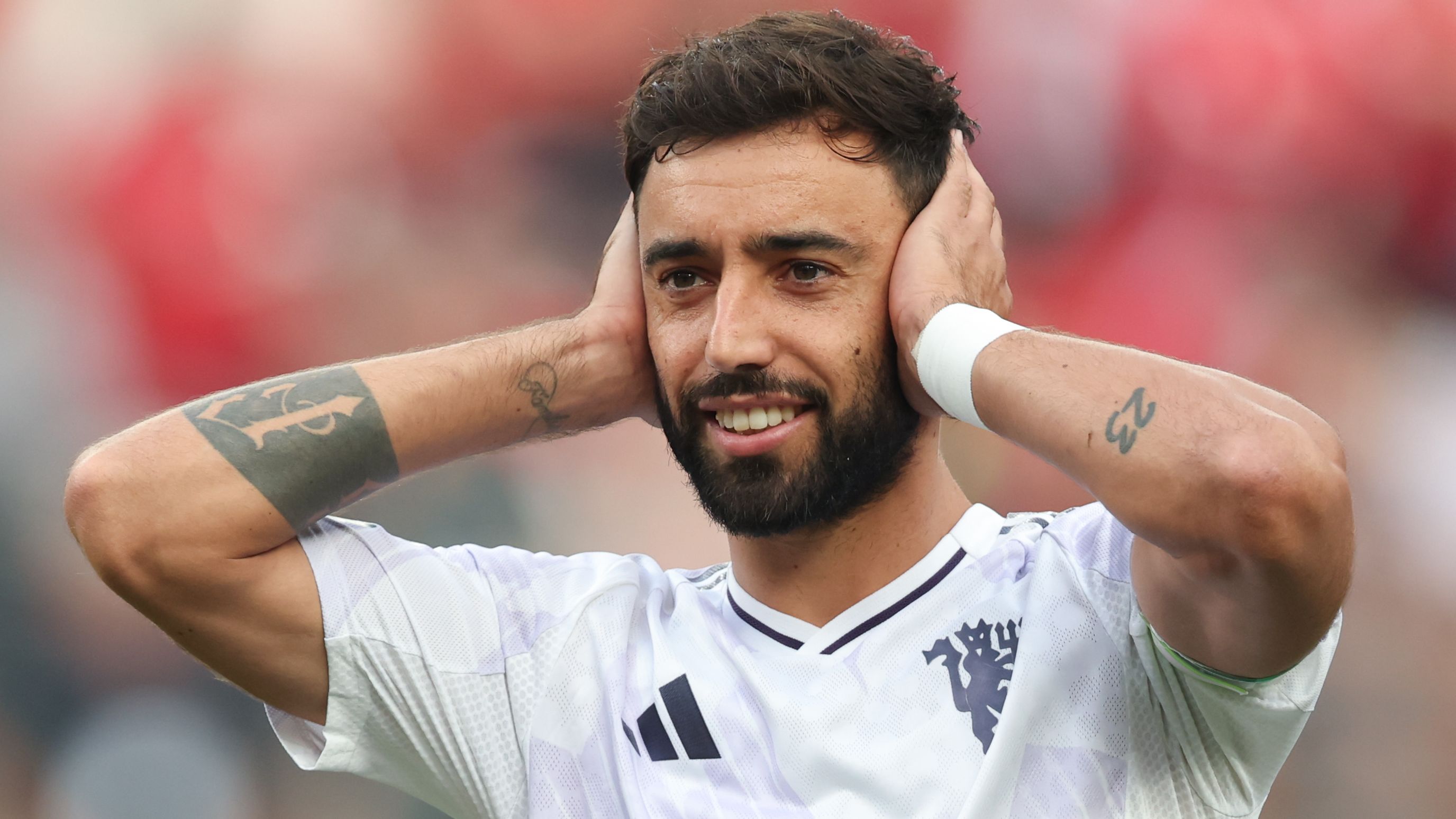Bruno Fernandes's stance on Al-Nassr transfer revealed after Cristiano Ronaldo's side show interest in Man Utd captain