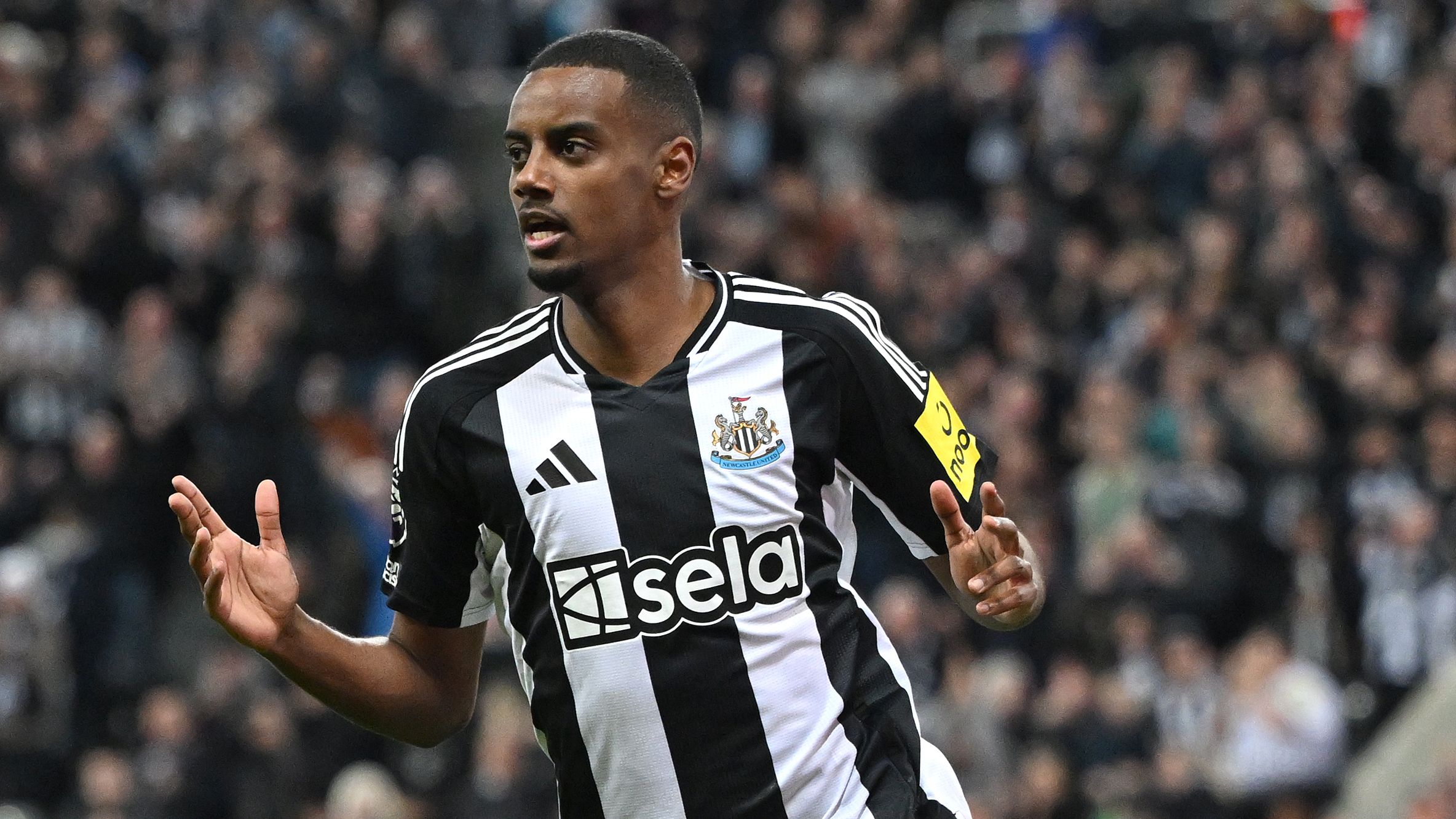 Jamie Carragher confident Liverpool will land Alexander Isak but sends Reds major title warning