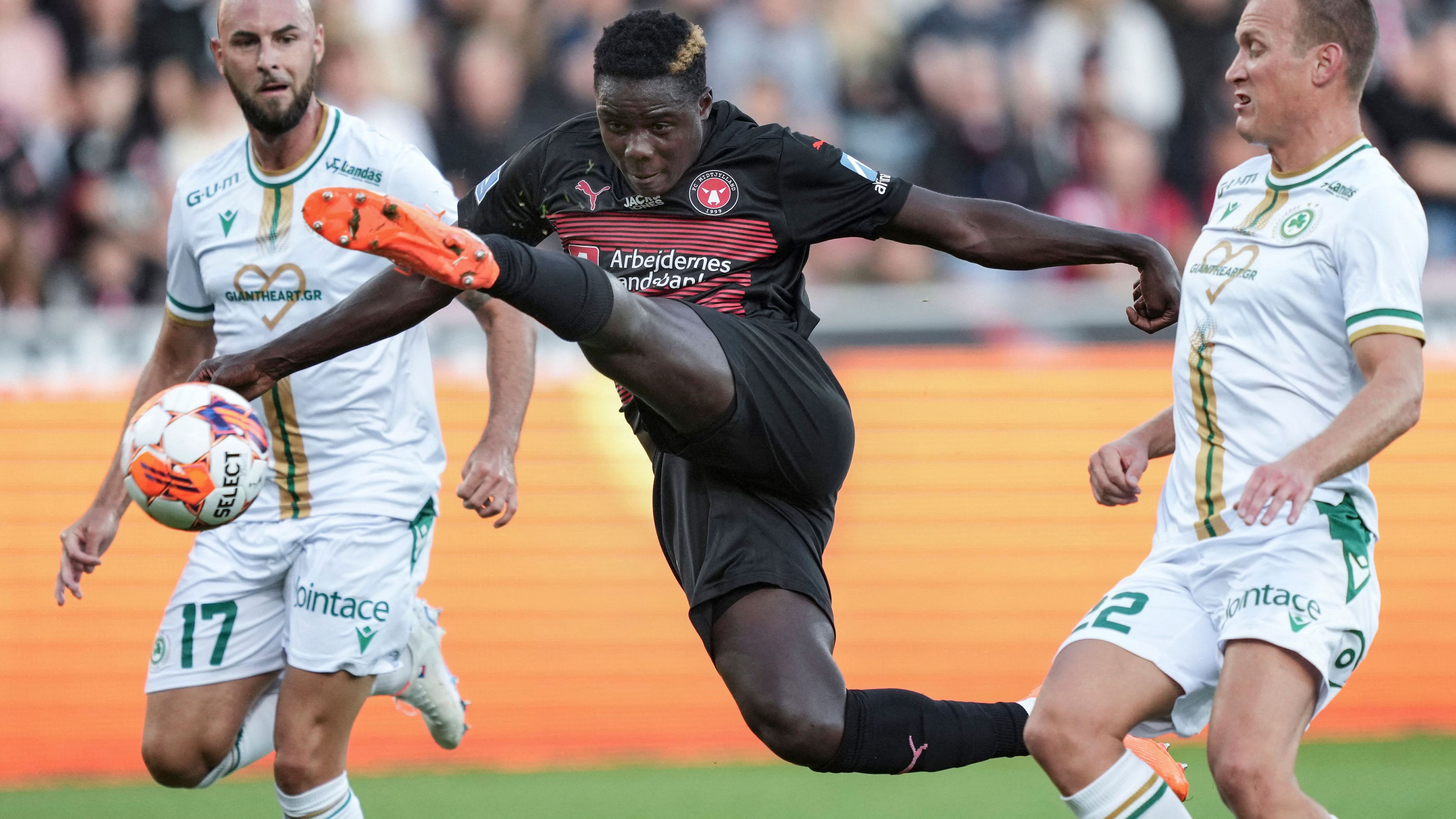 Leeds ready to swoop for Roma striker Artem Dovbyk after dropping Rodrigo Muniz pursuit