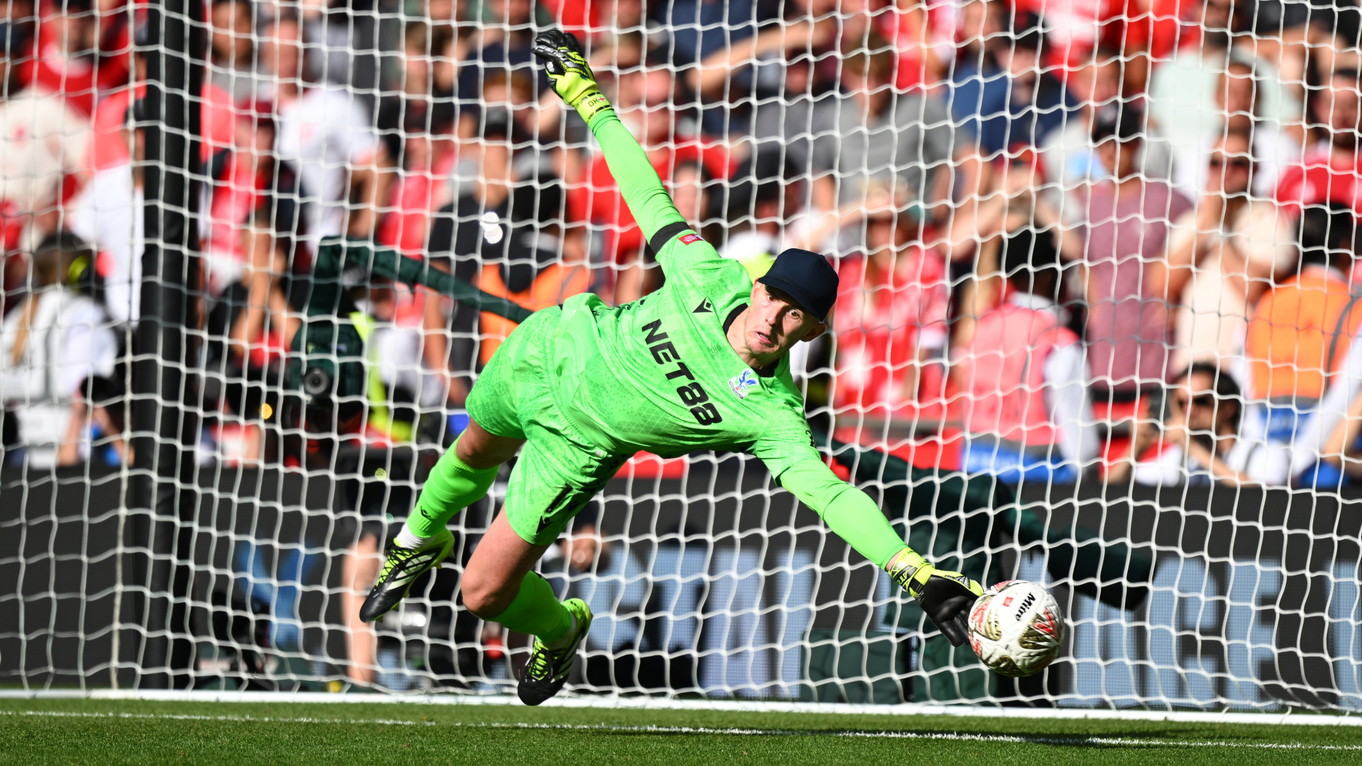 Legend! Dean Henderson drops into pub and pays £1,000 for Crystal Palace fans' drinks after penalty heroics in Community Shield win over Liverpool