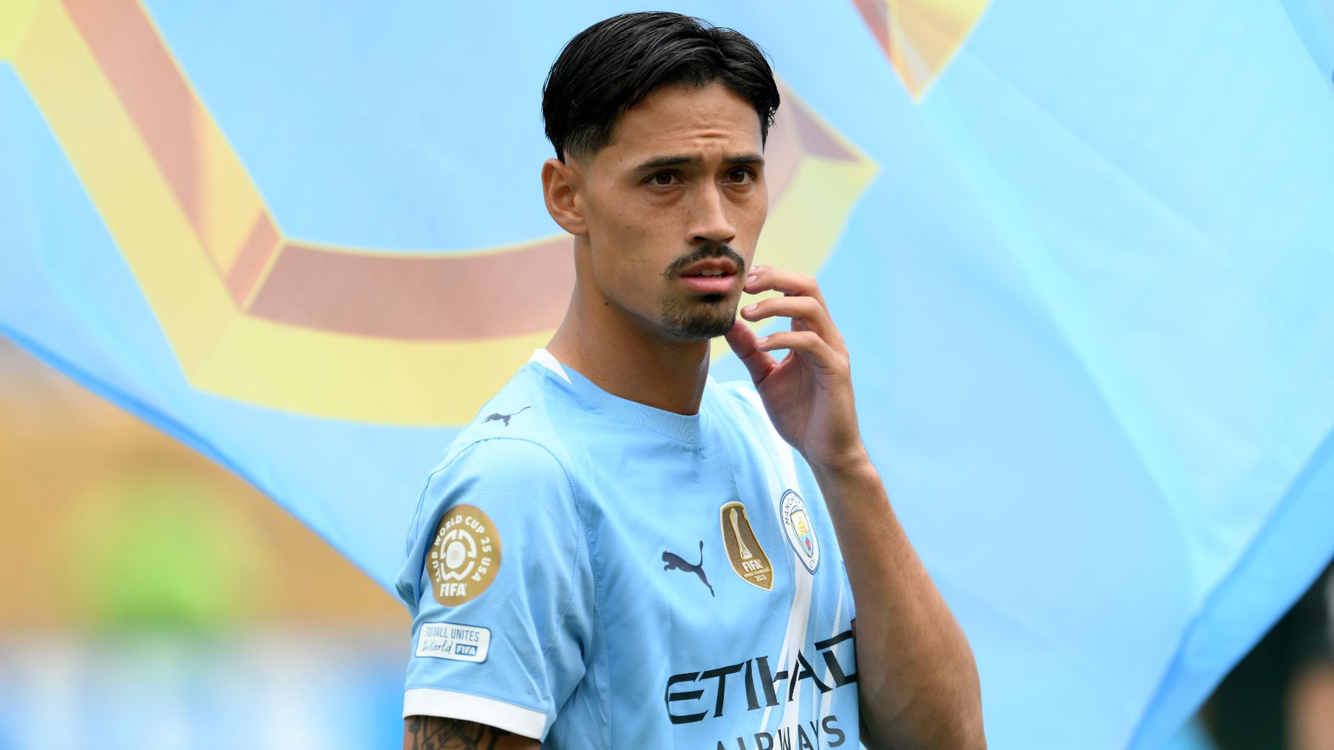 تيجاني رايندرز جاهز للعب "في أي مكان" مع بيب جوارديولا بعد إصابة رودري بينما يسعى لاعب مانشستر سيتي الجديد إلى ترك انطباع فوري بعد انتقاله مقابل 46.5 مليون جنيه إسترليني