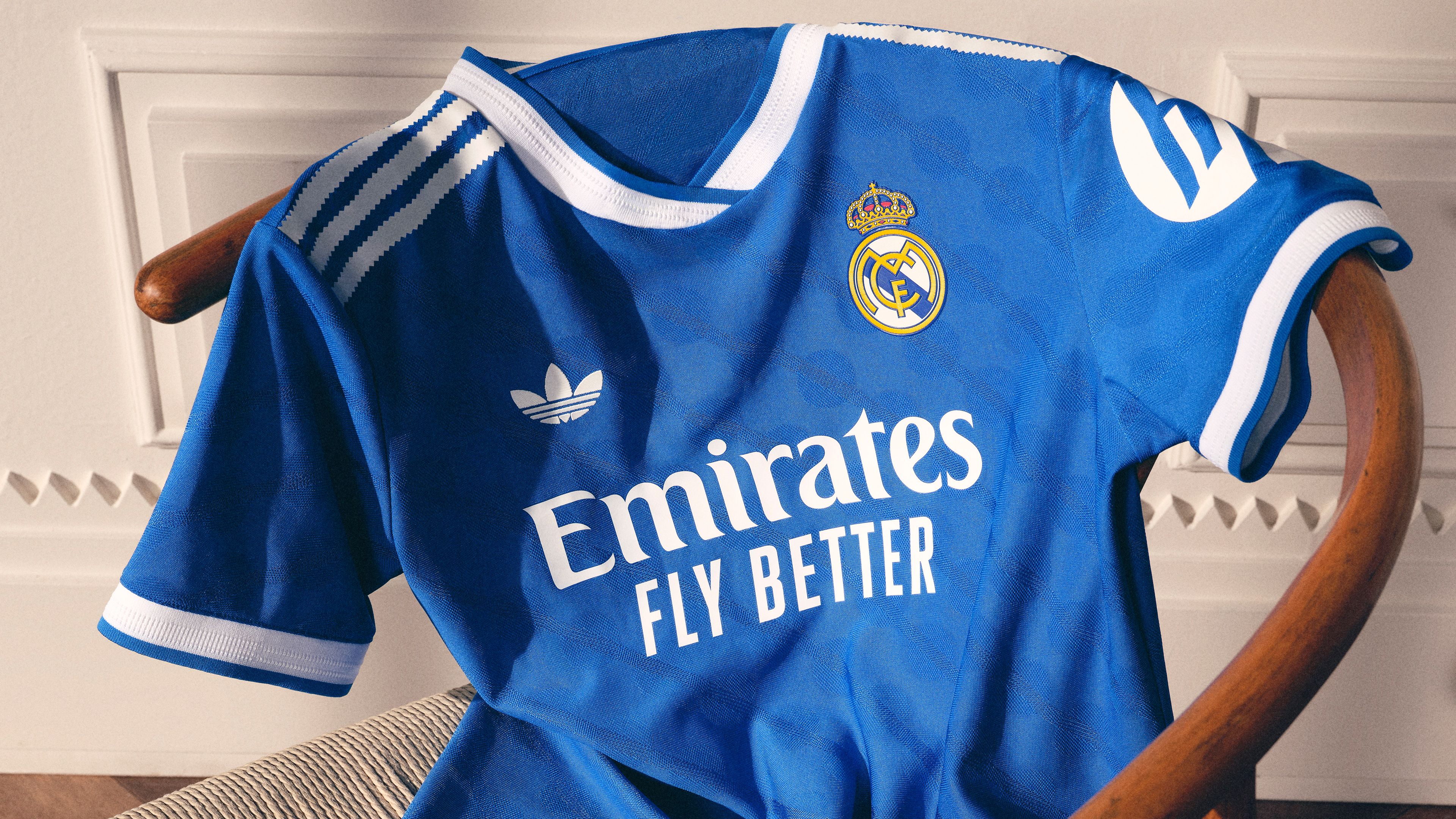 ريال مدريد يتخلى عن قميصه الثالث المذهل من أديداس مع تفاصيل "90 دقيقة في البرنابيو هي وقت طويل جدًا"