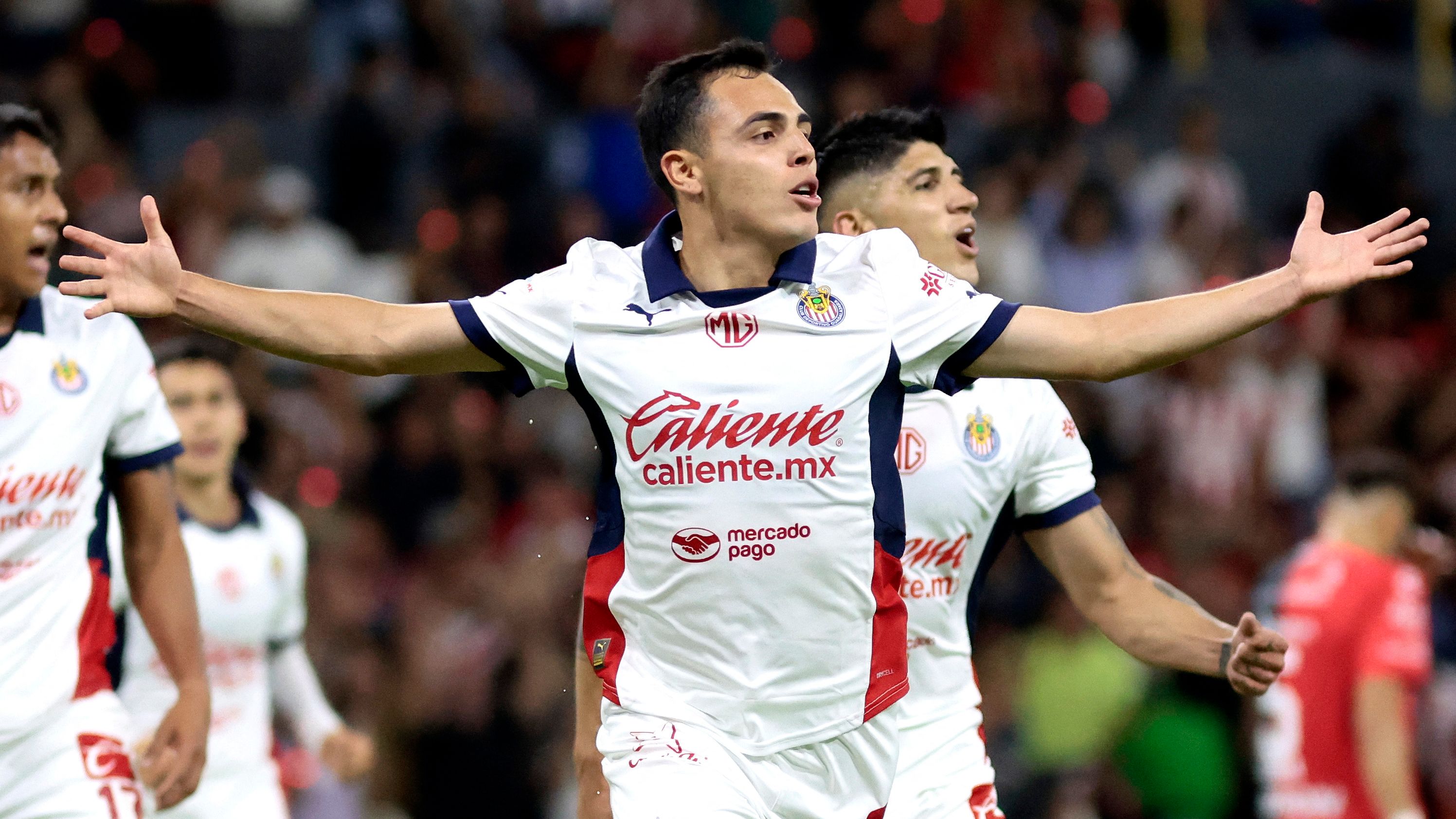 มีรายงานว่า Chivas ได้รับข้อเสนอสำหรับ Hugo Camberos วัยรุ่นที่มีอนาคตไกลจาก Club Brugge