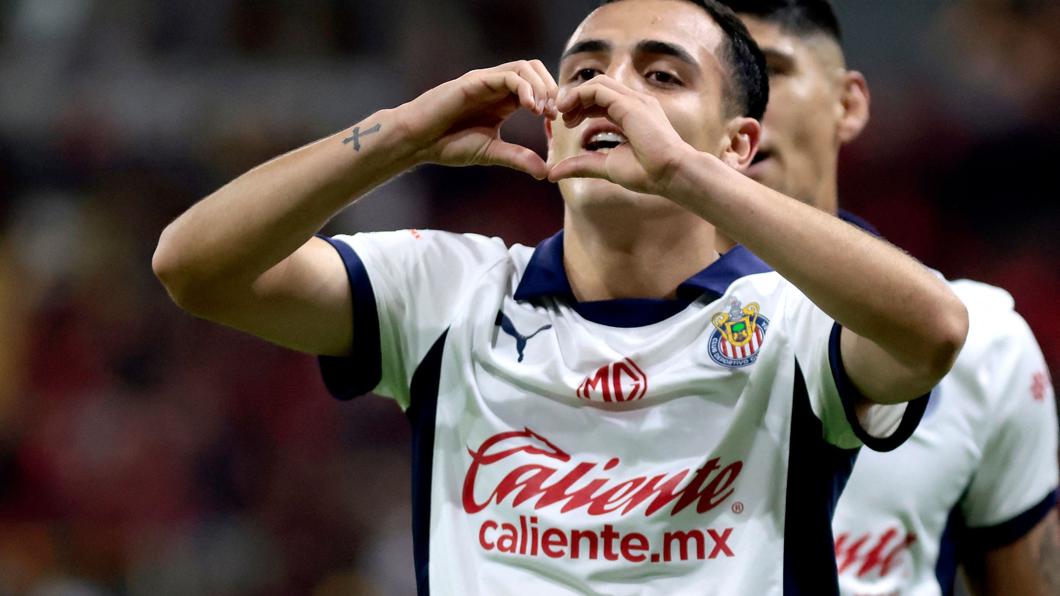 มีรายงานว่า Chivas ได้รับข้อเสนอสำหรับ Hugo Camberos วัยรุ่นที่มีอนาคตไกลจาก Club Brugge