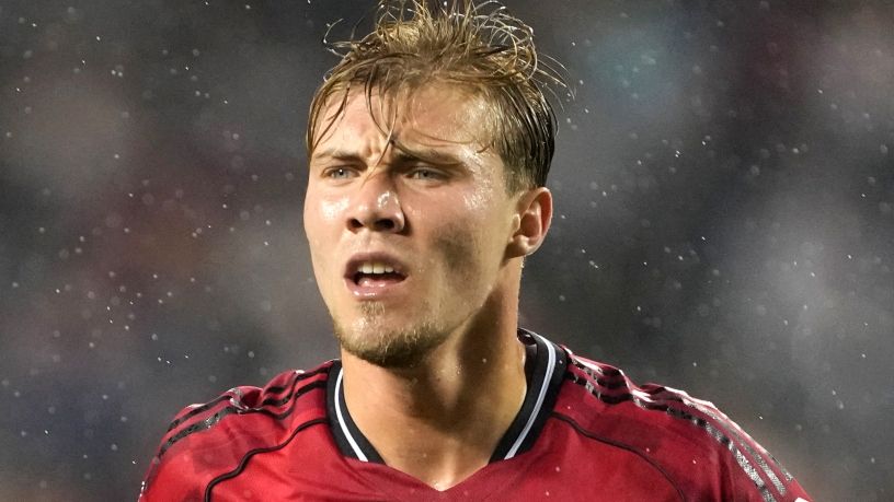 Rasmus Hojlund to reunite with Scott McTominay? Napoli attempting to hijack AC Milan's move for Man Utd striker after Romelu Lukaku injury blow