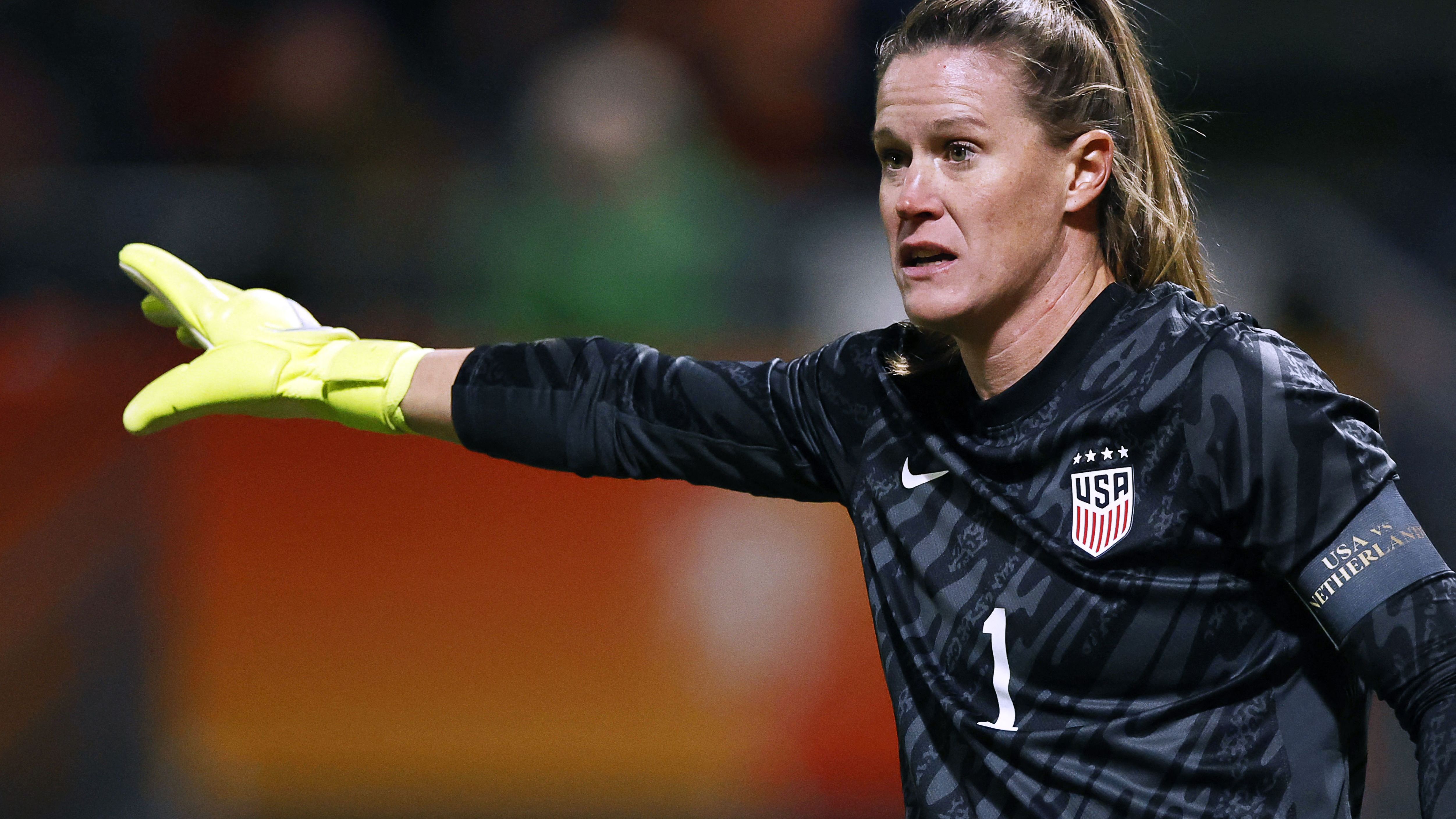 WATCH: USWNT legend Alyssa Naeher makes NWSL history with stoppage-time goal in Chicago Stars draw against Seattle Reign