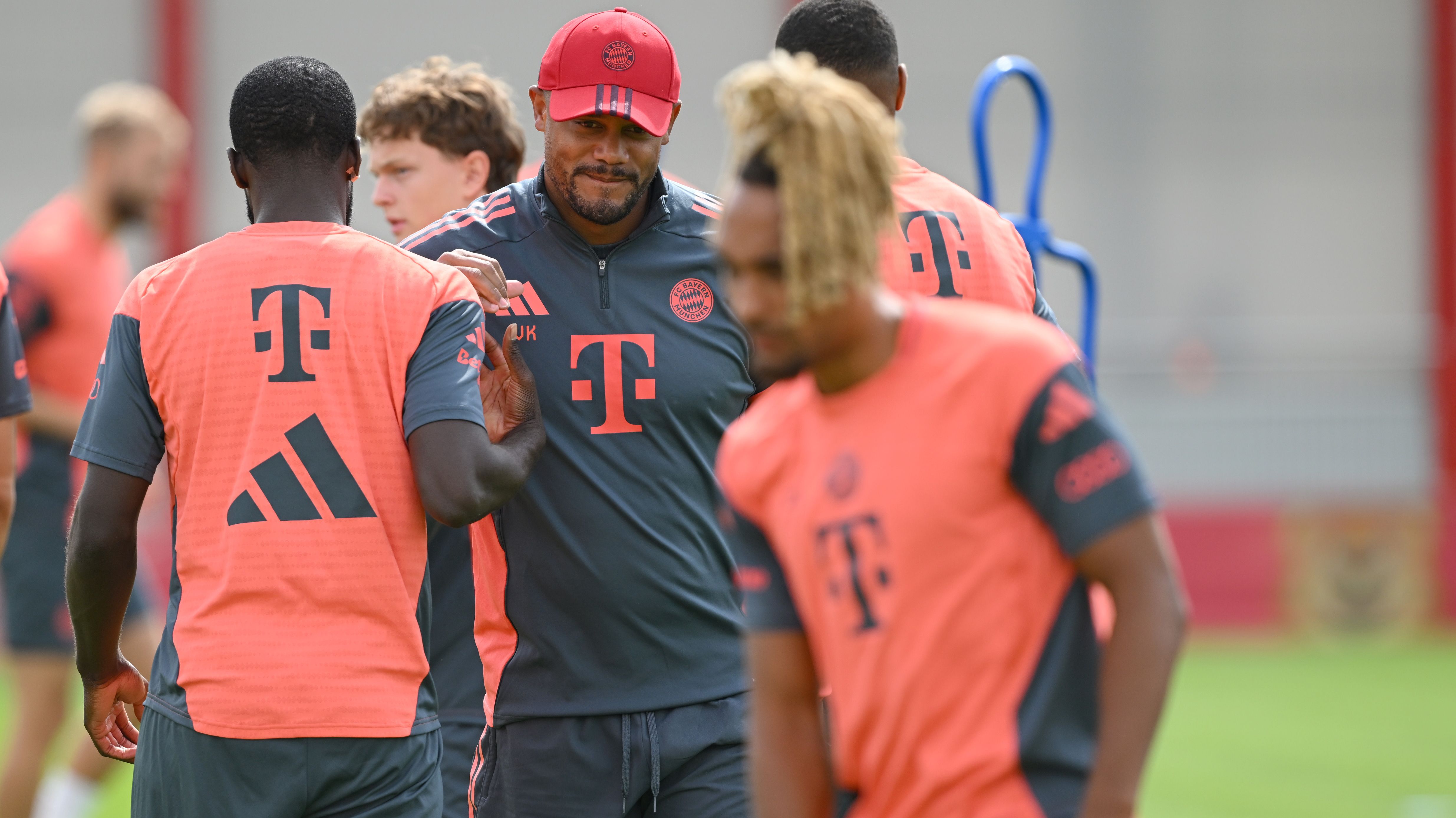 Bayern Munich are just like Man Utd! Bundesliga champions' lack of 'leadership' damaging transfer hopes as ex-coach says Red Devils only team that can compare